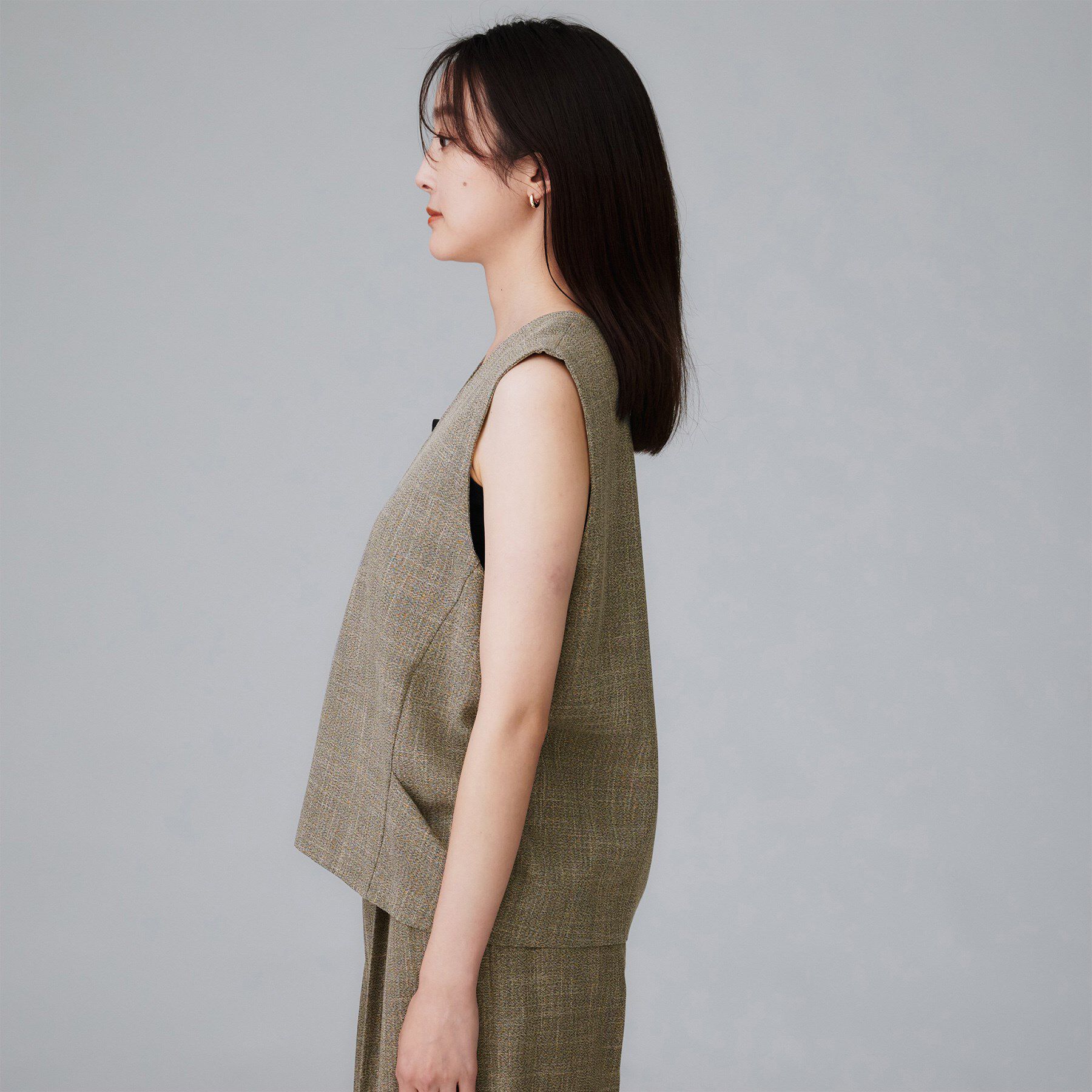 UNTITLED「【セットアップ可/洗える】梳毛調合繊Vネックベスト」|シャツ・ブラウス|