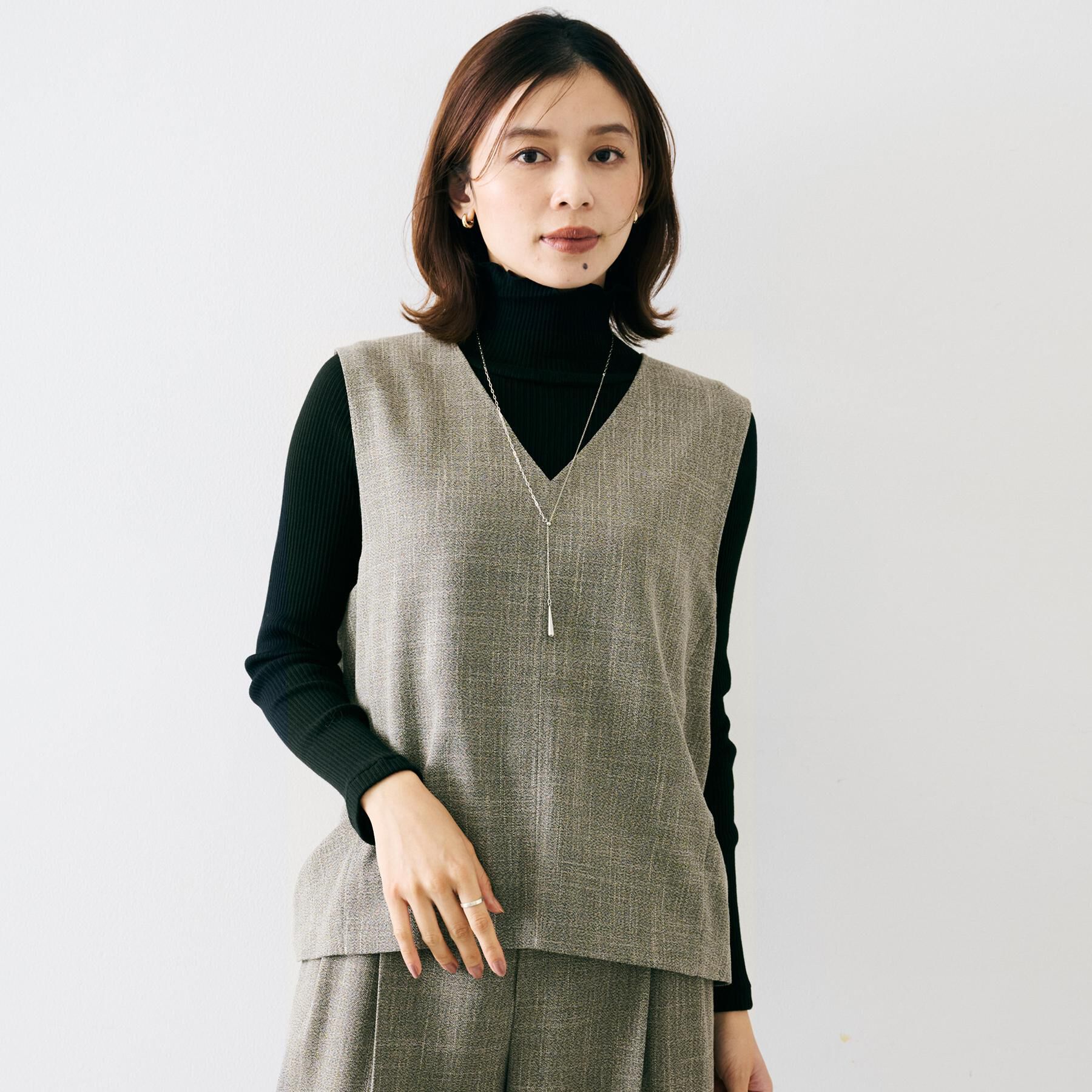 UNTITLED「【セットアップ可/洗える】梳毛調合繊Vネックベスト」|シャツ・ブラウス|