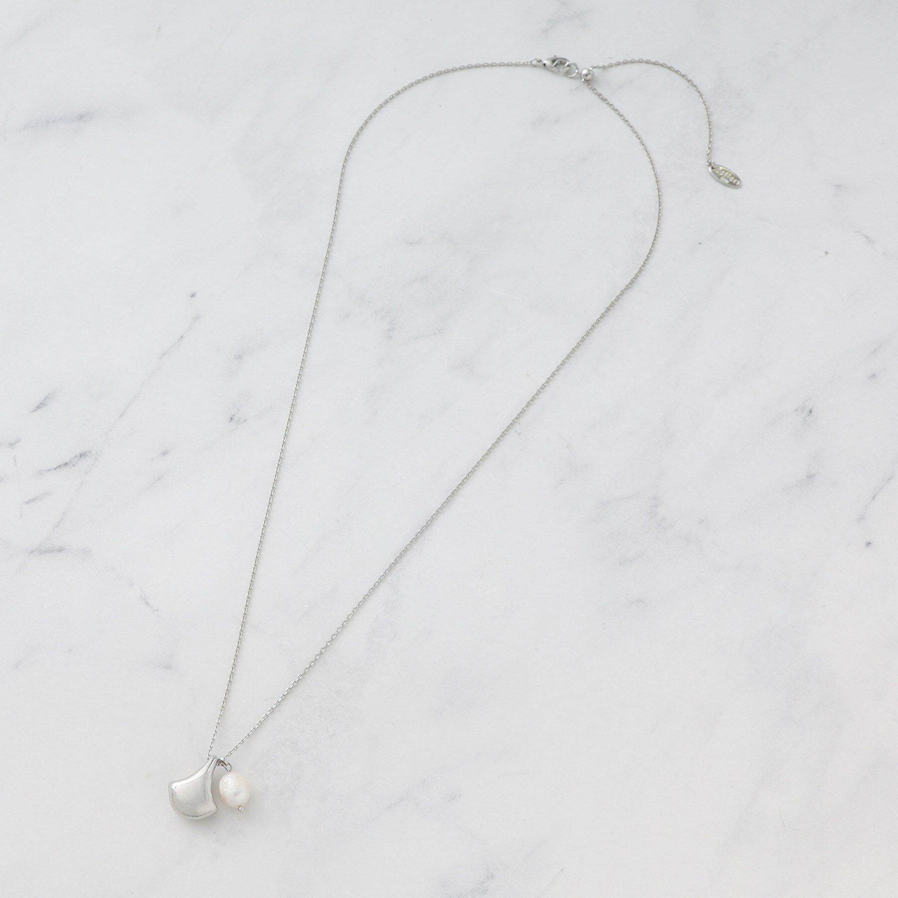 Reflect「【チェーン長さ調節可】リーフパーツ&times;淡水パールネックレス」|ネックレス|