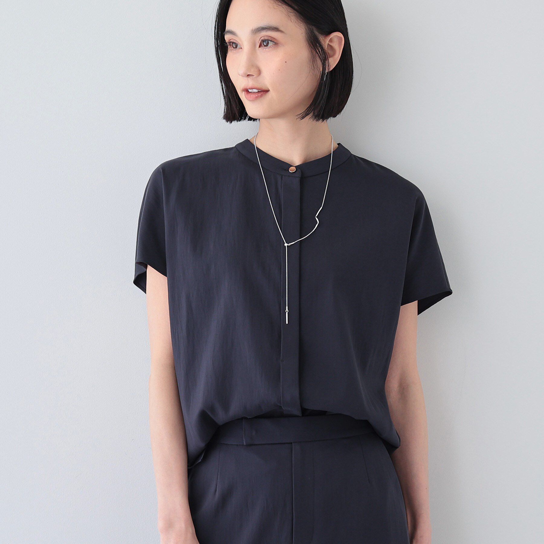 INDIVI「【洗える／SETUP可能/UVケア/接触冷感/日本製】バンドカラー半袖ブラウス」|シャツ・ブラウス|ネイビー(094)