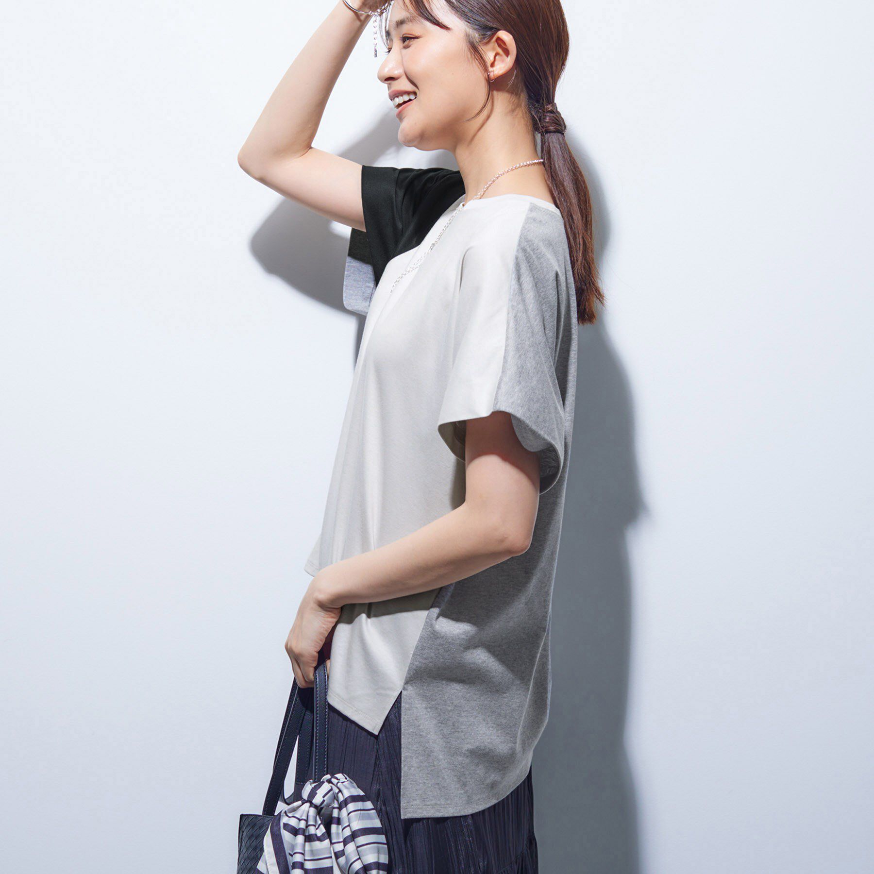 INDIVI「【洗える／汗ジミ防止】バイカラー＆アシメヘム Tシャツ」|Tシャツ・カットソー|