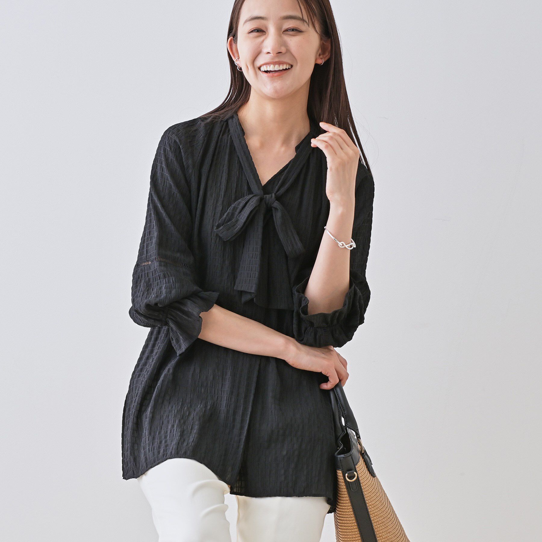 INDIVI「【洗える／シャーリング素材】ボリューム袖エアリーブラウス」|シャツ・ブラウス|