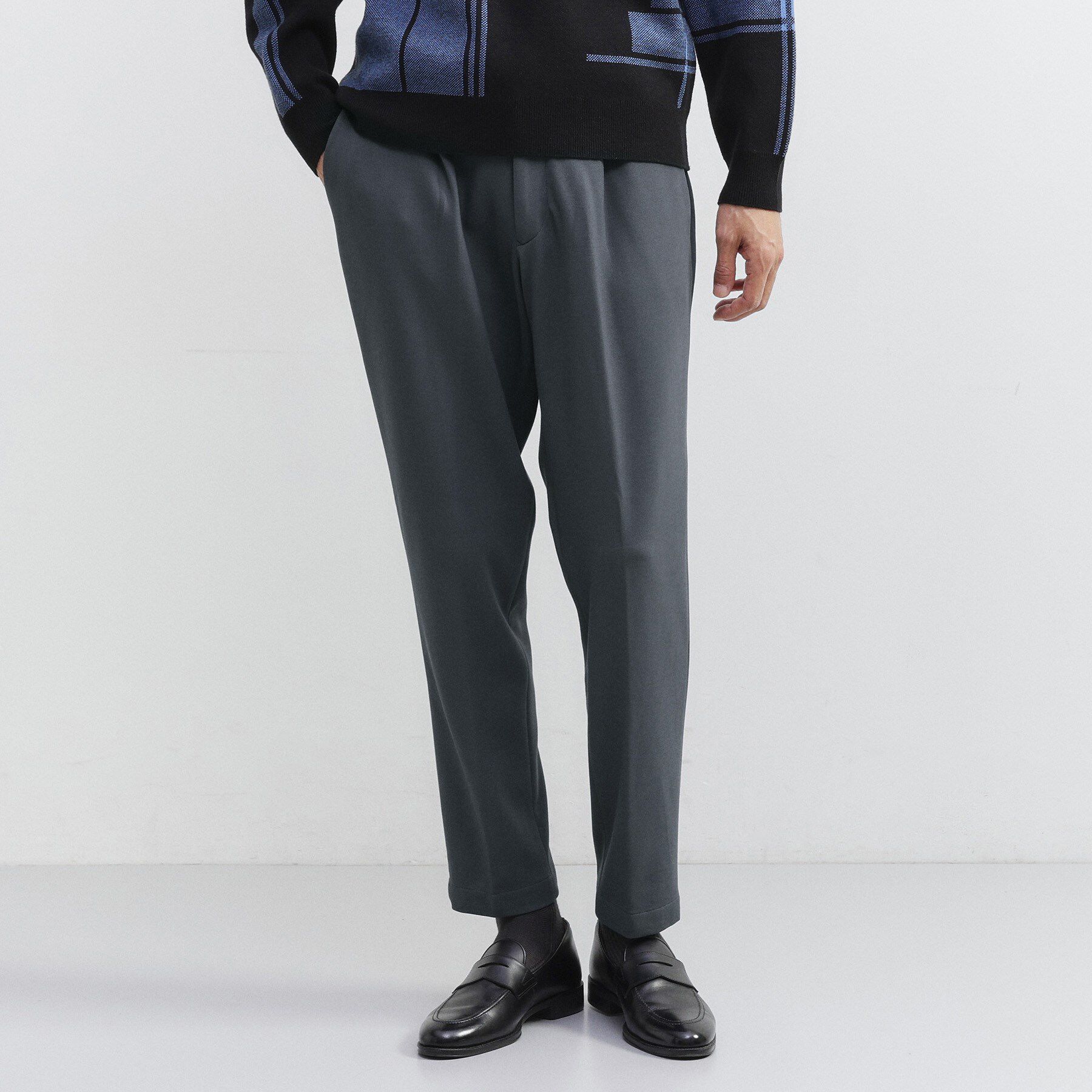 TAKEO KIKUCHI「【JUST ONE LAYER】ダウンファブリック ポンチ スリムタック イージーパンツ」|その他|