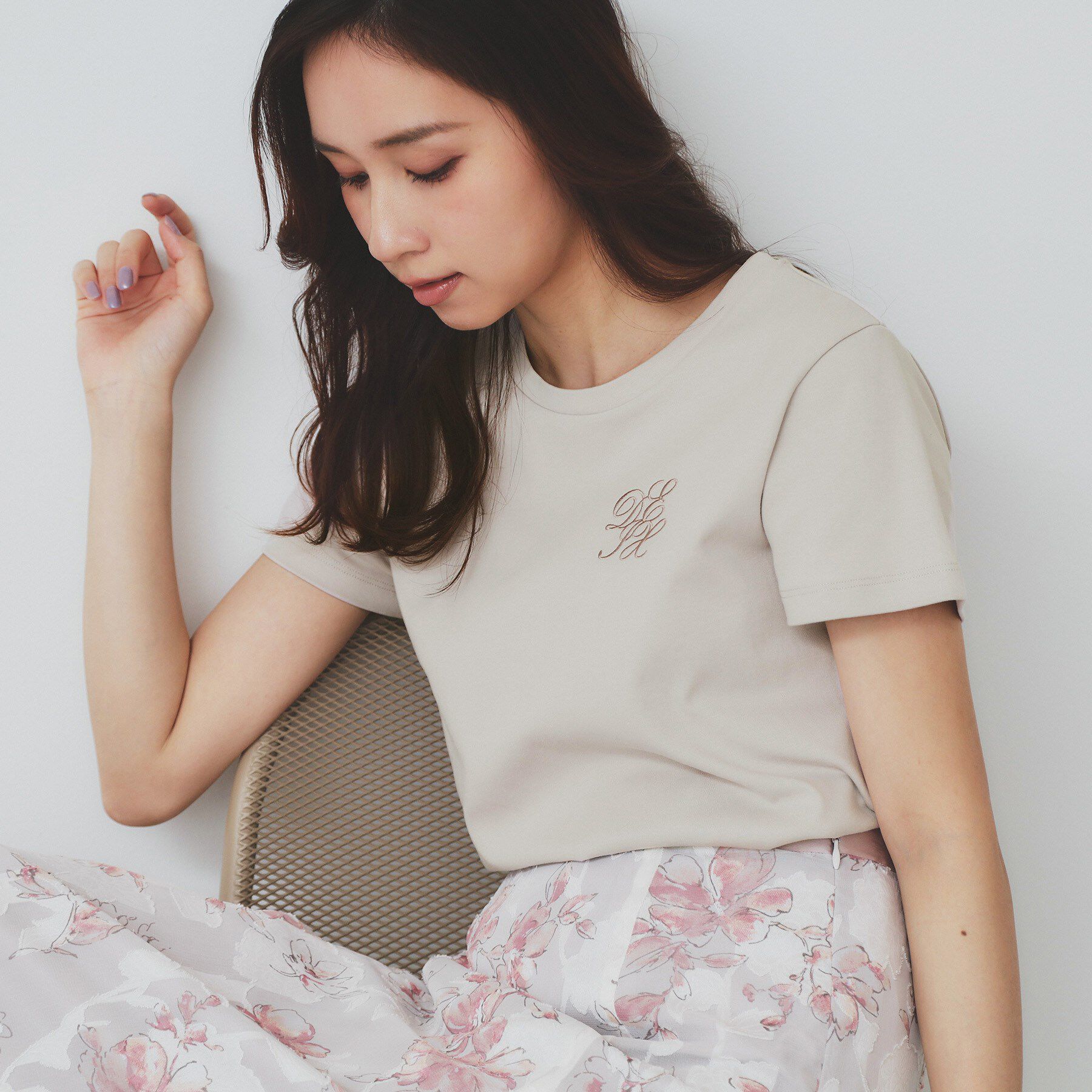 index「エンブレム刺繍Tシャツ【UV/接触冷感/洗濯機洗い可】」|Tシャツ・カットソー|グレージュ(050)