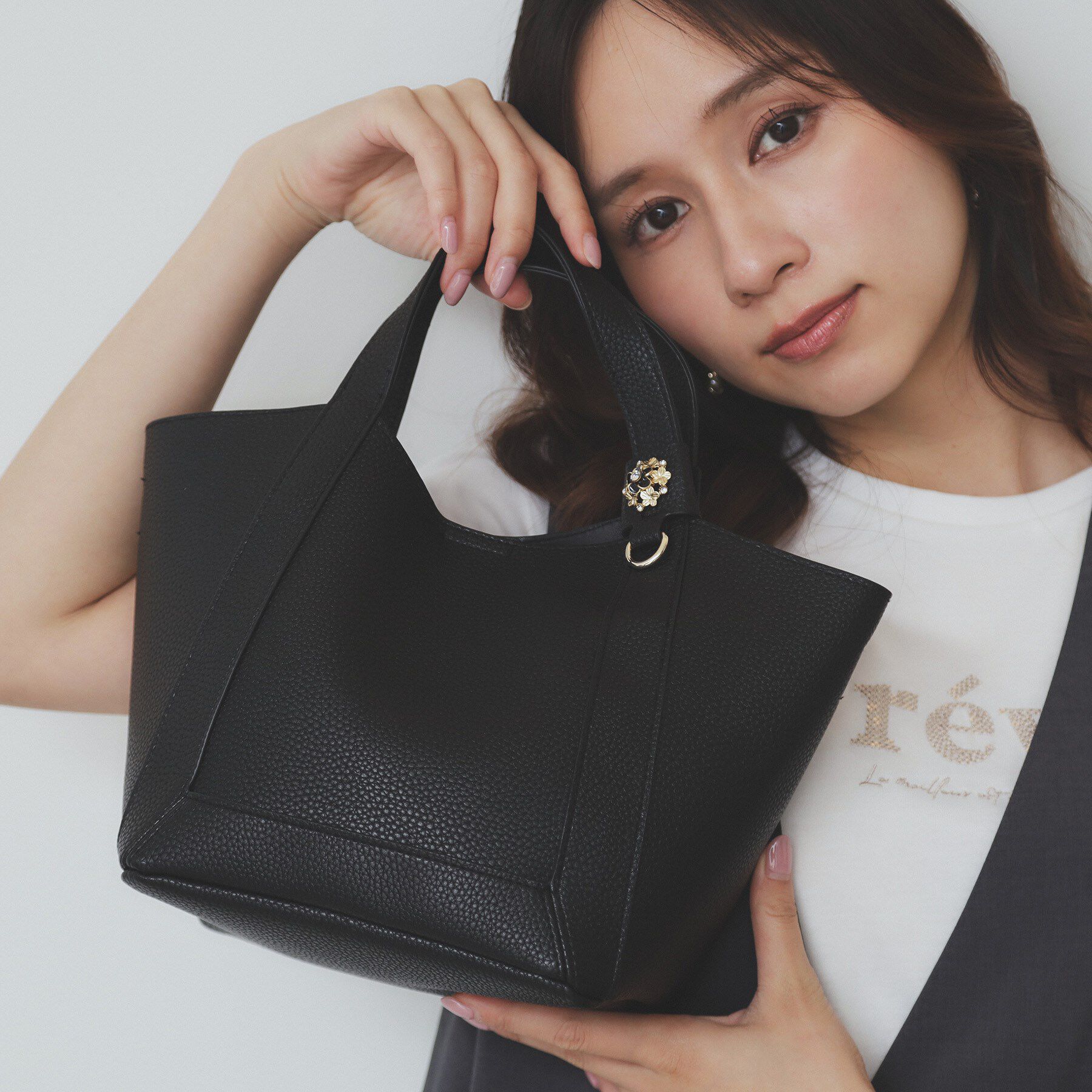 index「【2WAY】フラワーパーツ付き合皮ミドルトートバッグ」|トートバッグ|