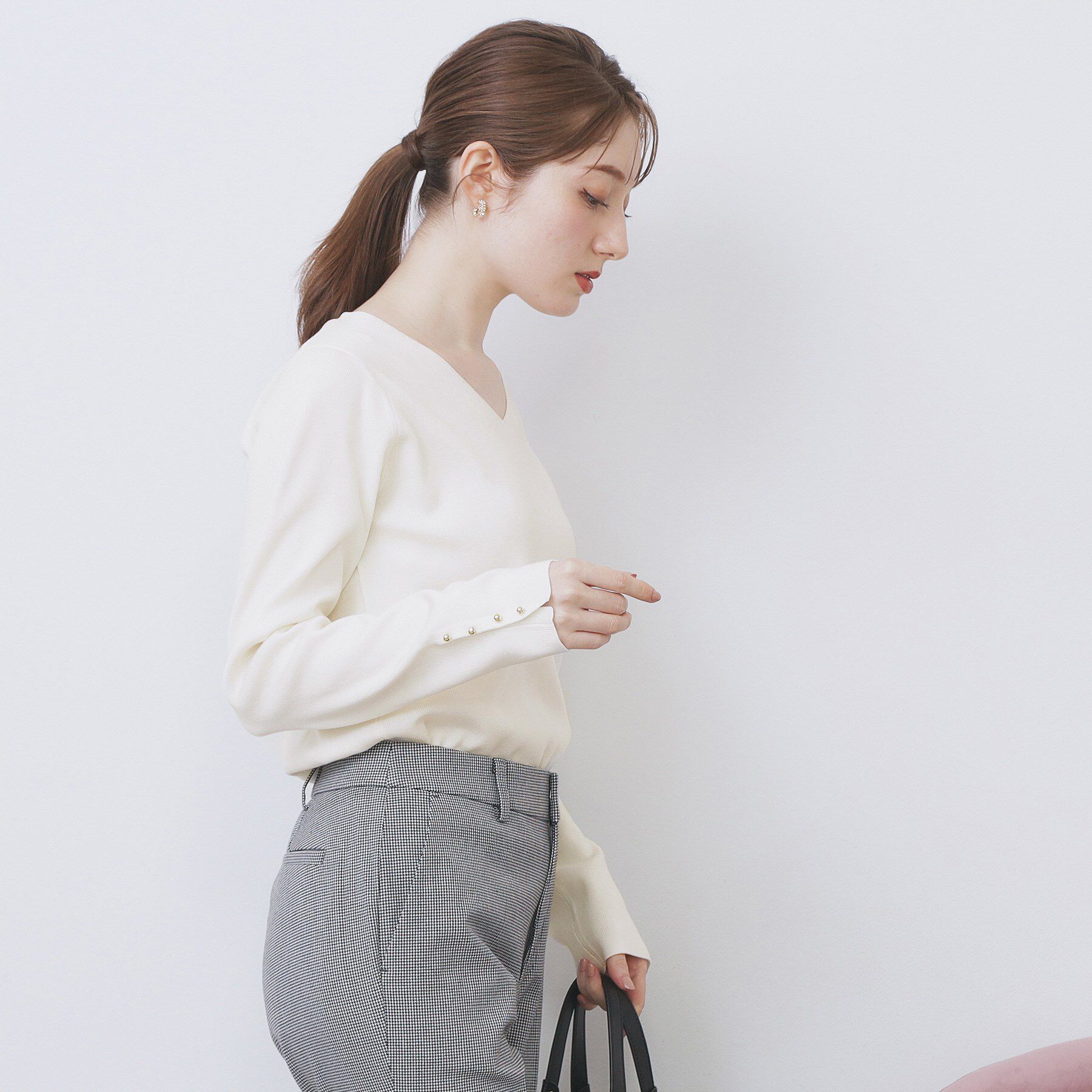 index「ゴールドボタンVネックニット【洗濯機OK】《6col》」|ニット・セーター|