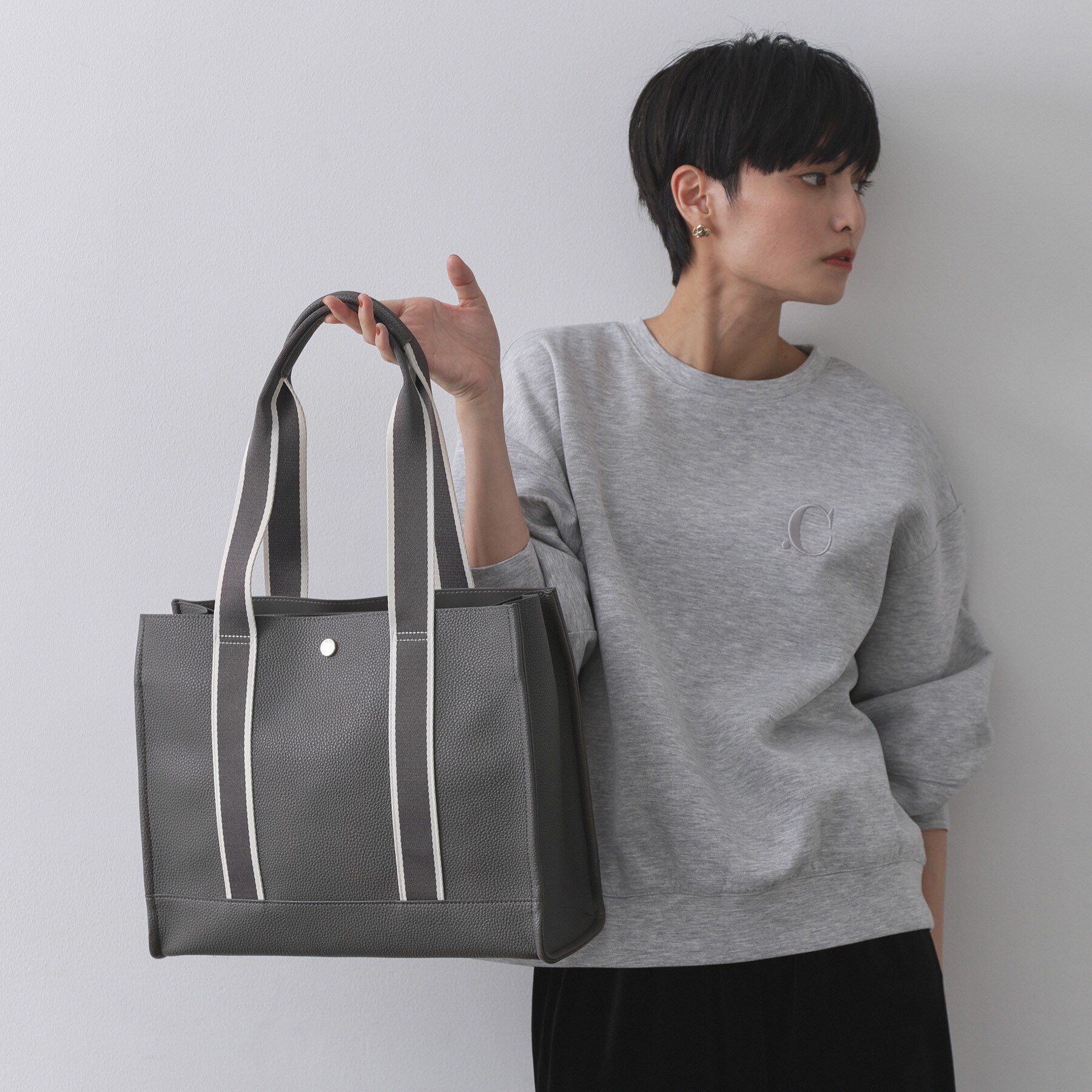 OPAQUE.CLIP「【3層仕様/A4サイズ対応】ラインテープスクエアトートバッグ」|トートバッグ|チャコールグレー(0