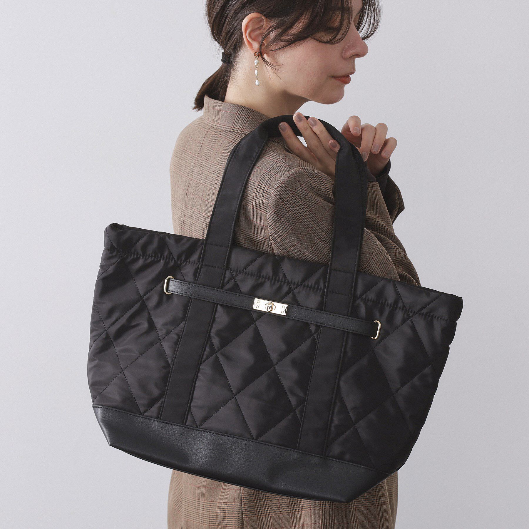 OPAQUE.CLIP「【A4サイズ対応】ダイヤキルティングスクエアビッグトートバッグ」|トートバッグ|ブラック(019)