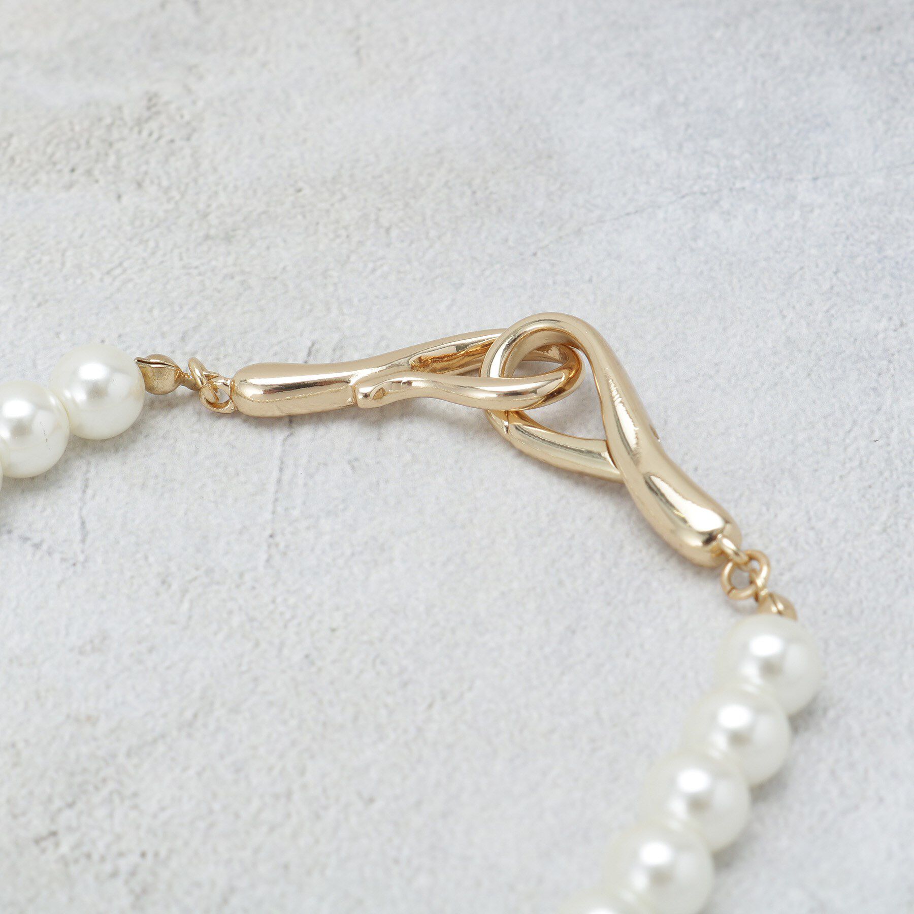 OPAQUE.CLIP「フェイクパールフック付きブレスレット」|ブレスレット・バングル|