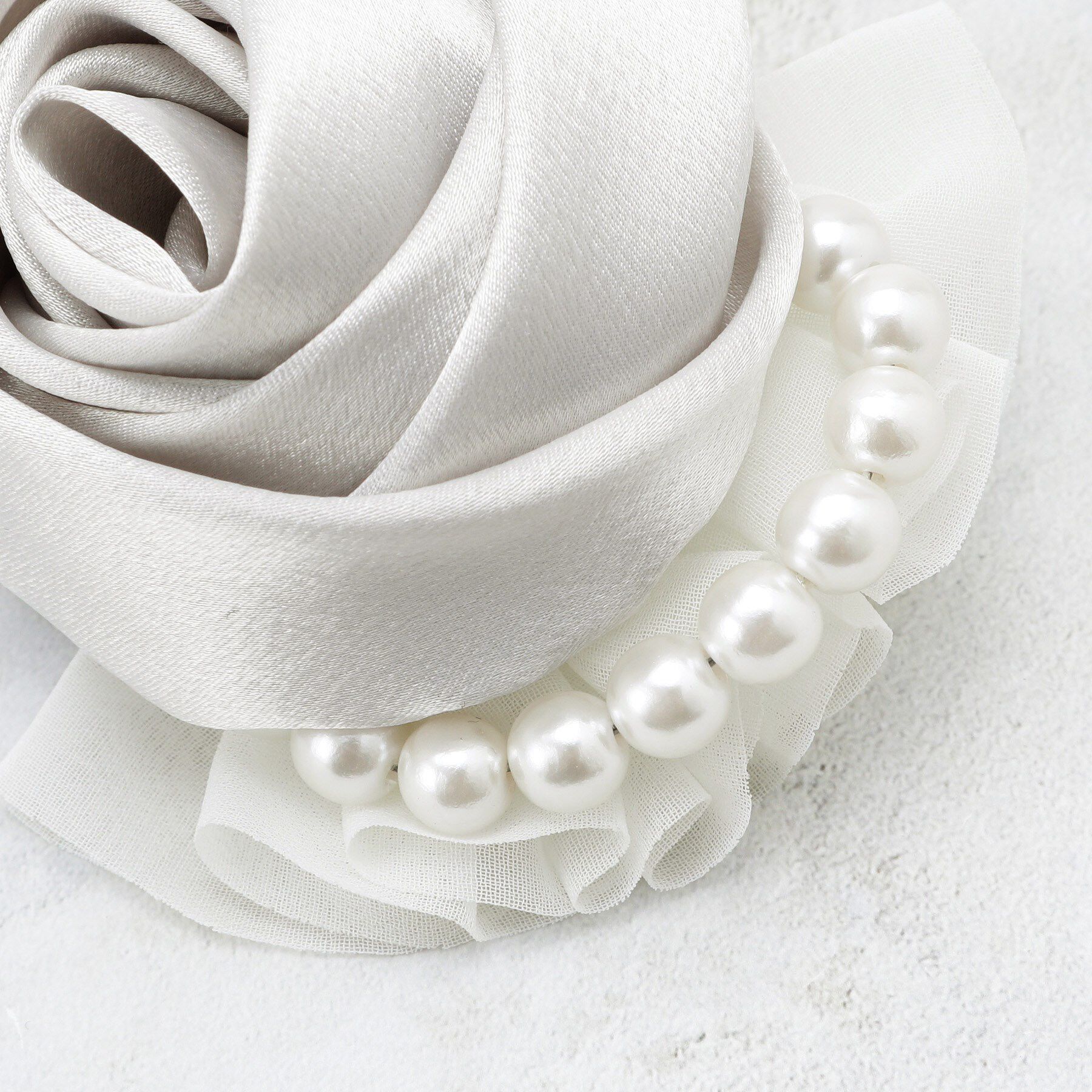 OPAQUE.CLIP「フェイクパールローズコサージュ」|ブローチ・コサージュ|