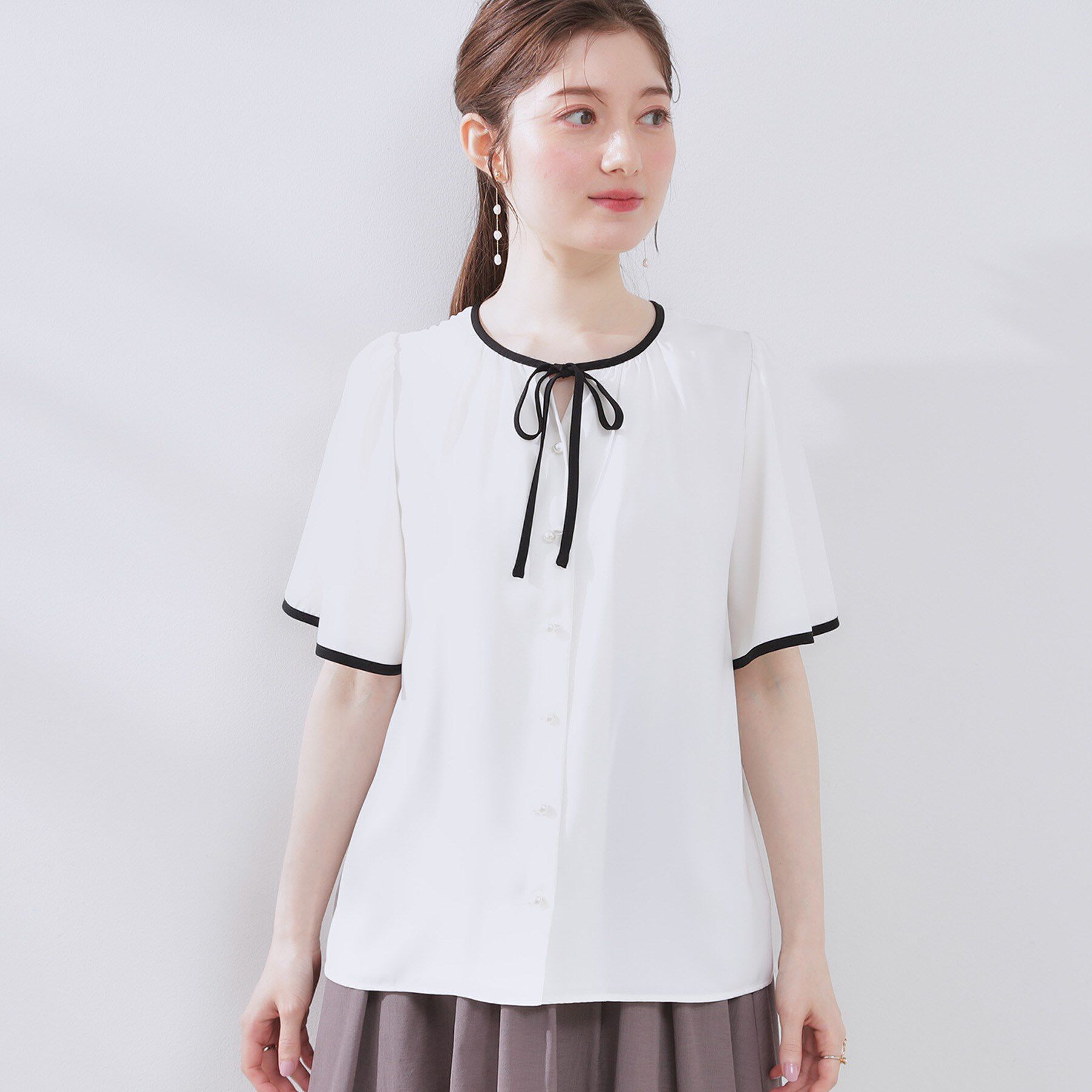 Couture broach「【きれいめ・二の腕カバー・通勤】配色フレア2WAYブラウス」|シャツ・ブラウス|