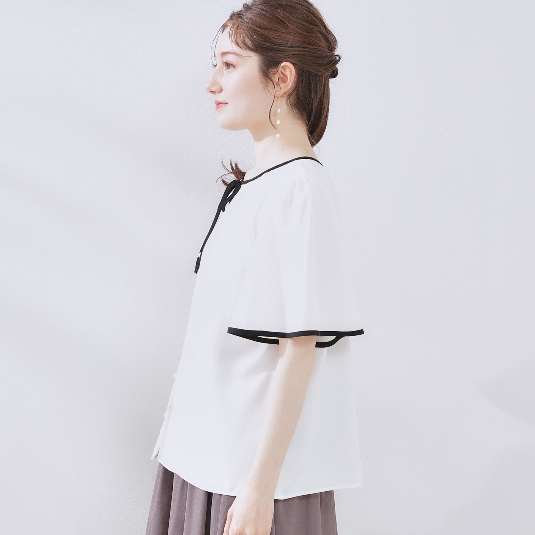 Couture broach「【きれいめ・二の腕カバー・通勤】配色フレア2WAYブラウス」|シャツ・ブラウス|