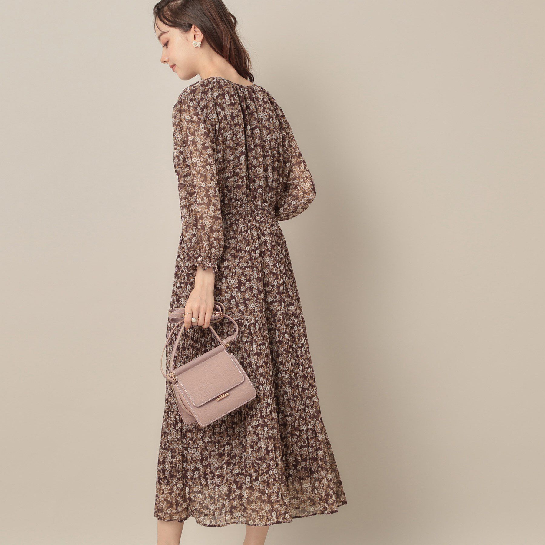 Couture broach「【一枚で着映える・花柄・通勤】前後2WAYシフォン楊柳小花ワンピース」|ワンピース|