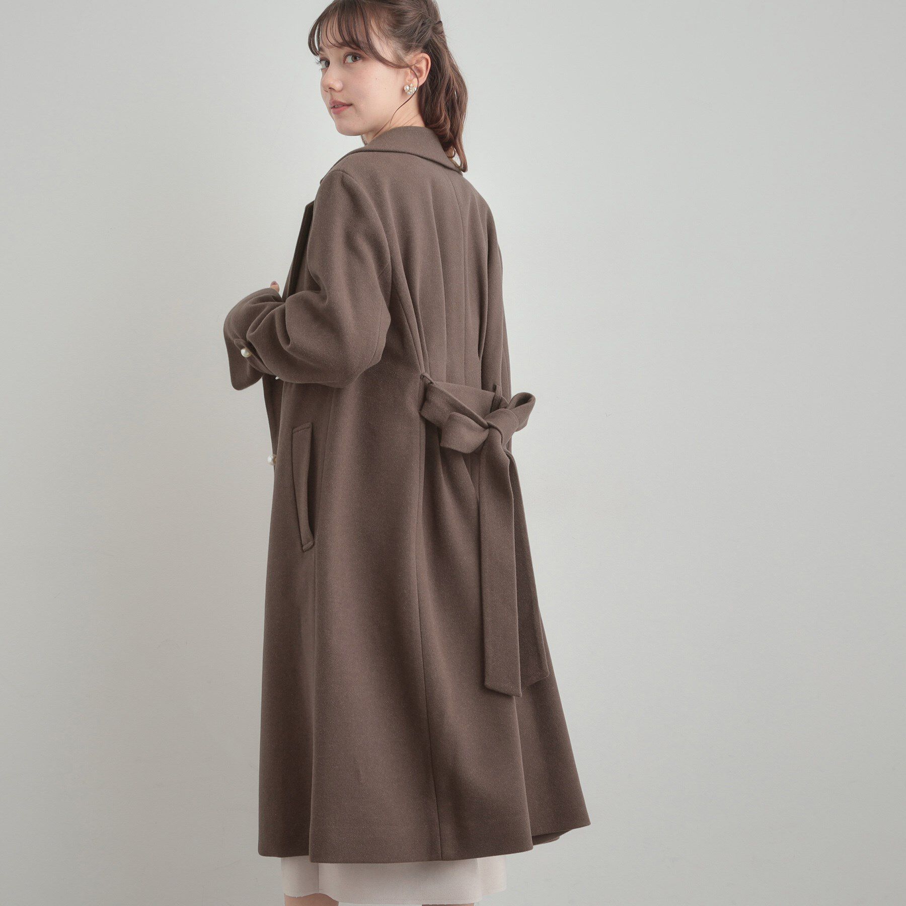 Couture broach「【大人上品・ベルト付き】パール調釦チェスターコート」|チェスターコート|