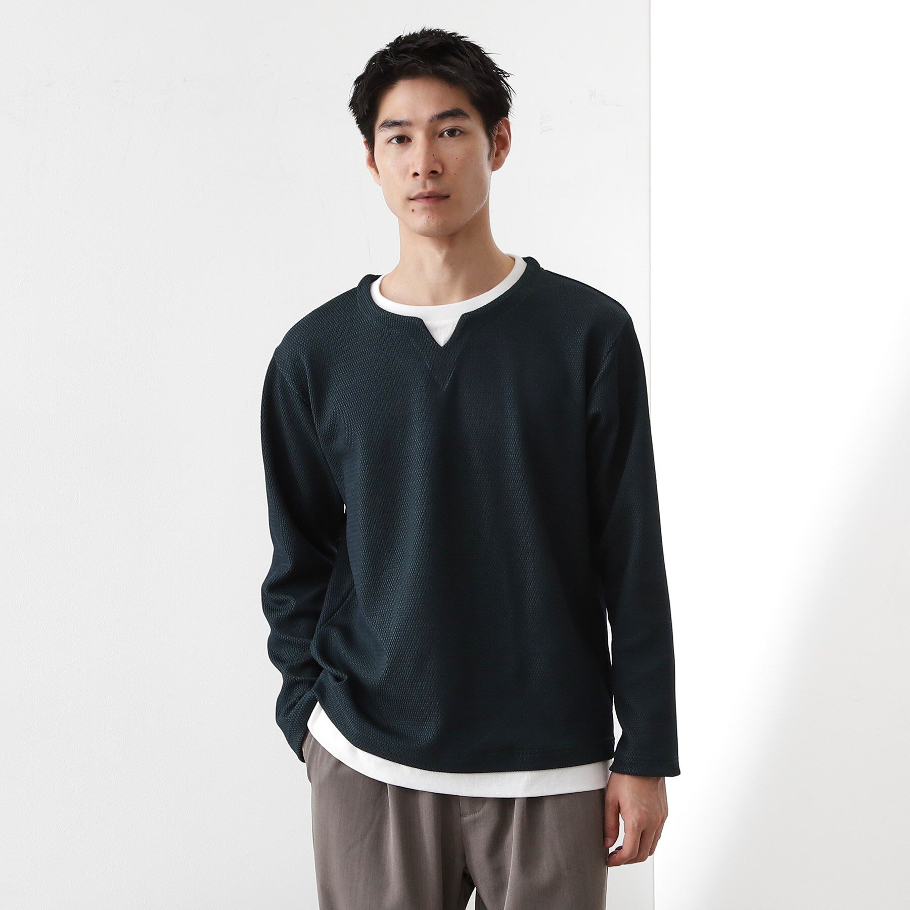 THE SHOP TK「【一枚でコーディネートが完成！】レイヤード風キーネック長袖Tシャツ 洗濯機OK」|Tシャツ・カットソー|