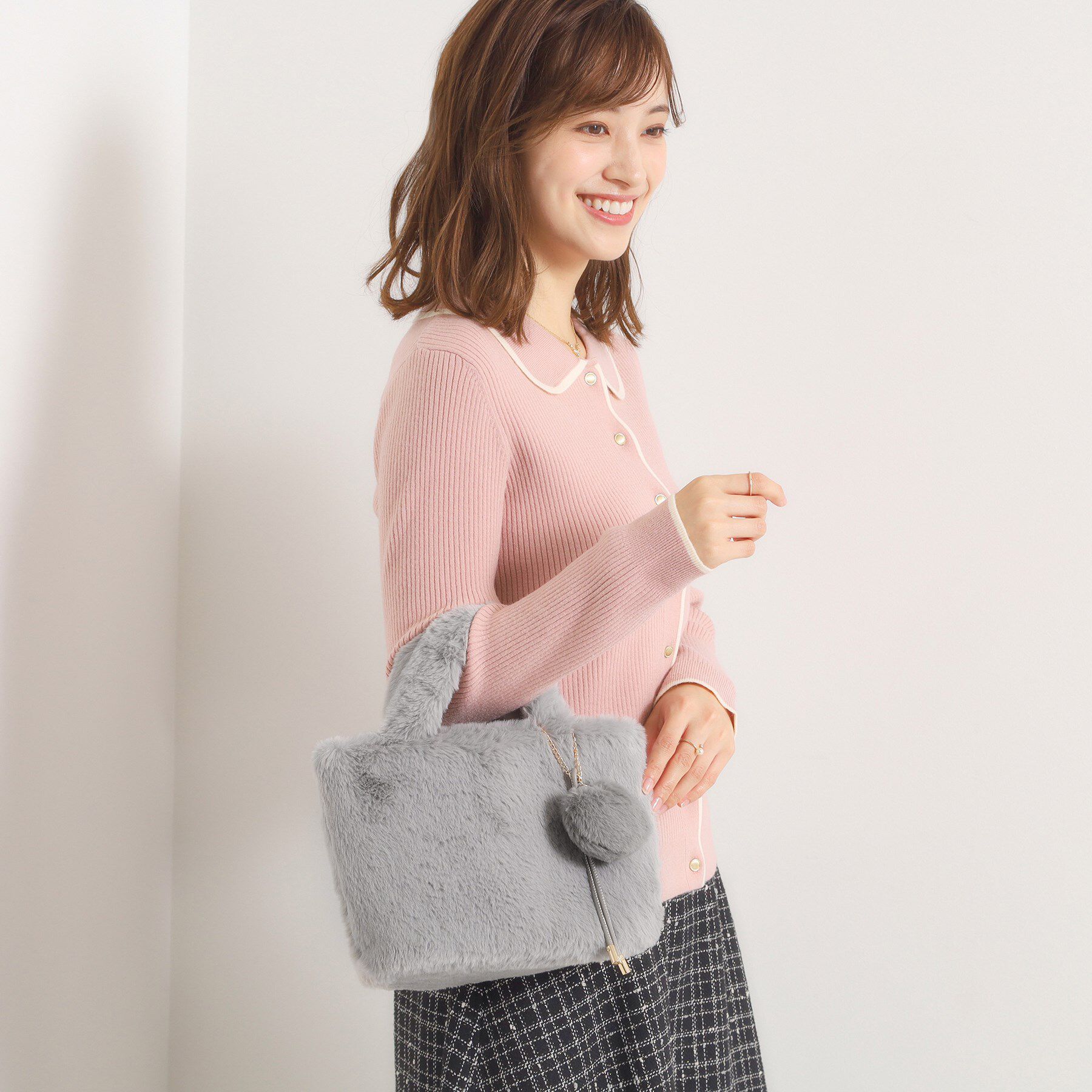 ITS&rsquo;DEMO「チャーム付きフェイクファートート」|トートバッグ|