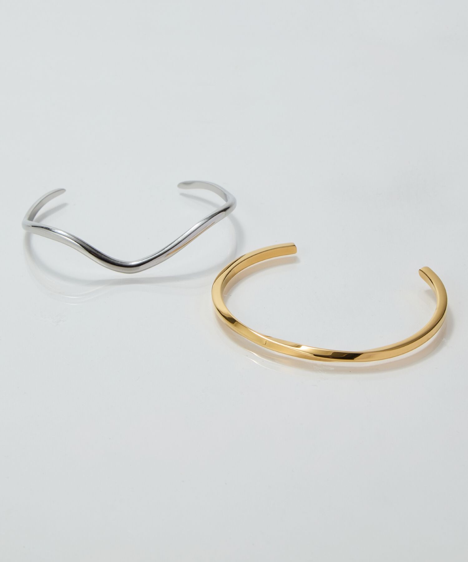 Phoebe「【金属アレルギー対応】ウェーブラインメタルバングル/サージカルステンレス」|ブレスレット・バングル|