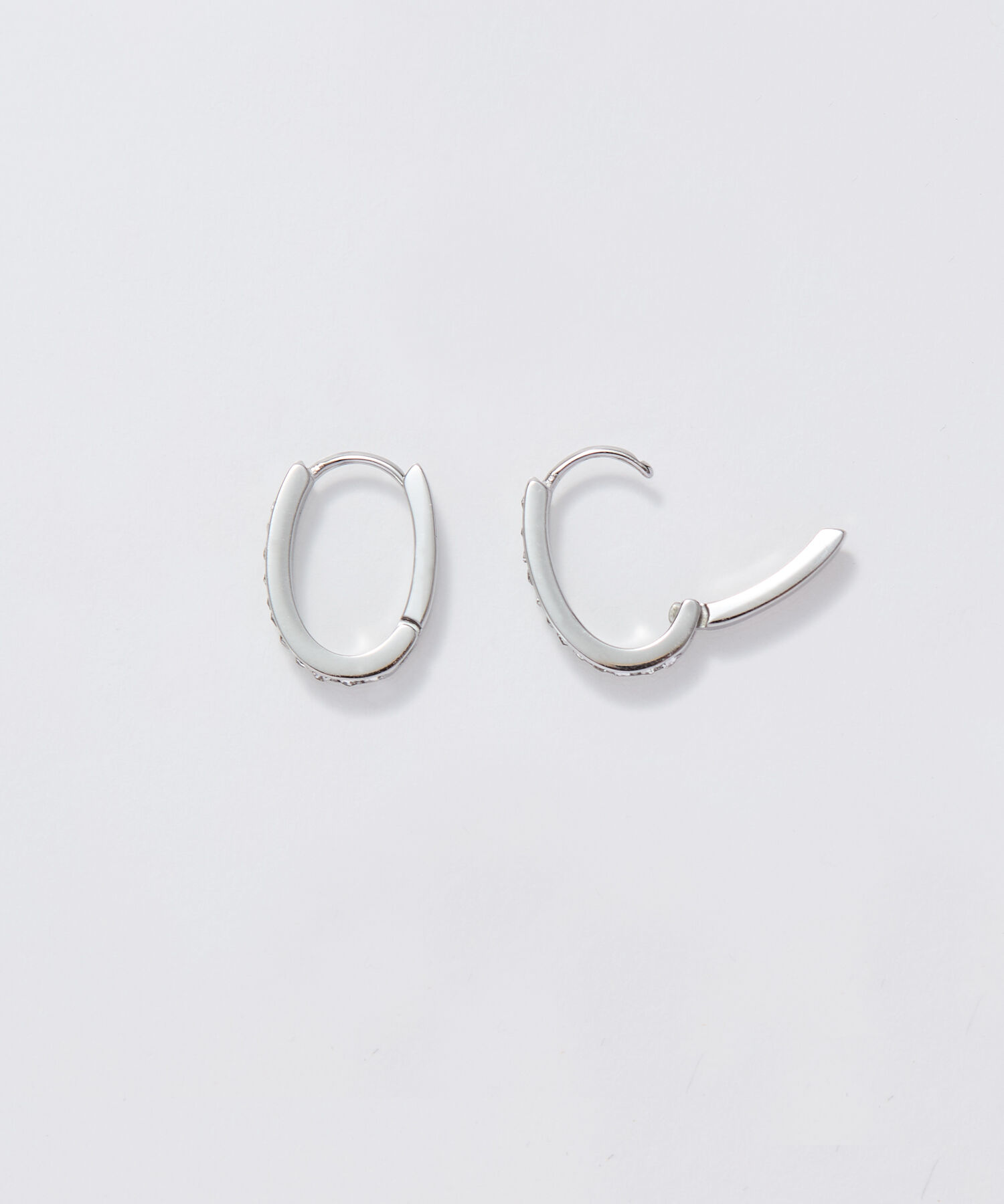 Phoebe「【金属アレルギー対応】ワンタッチライナーオーバルビジューフープピアス　シルバー」|ピアス|