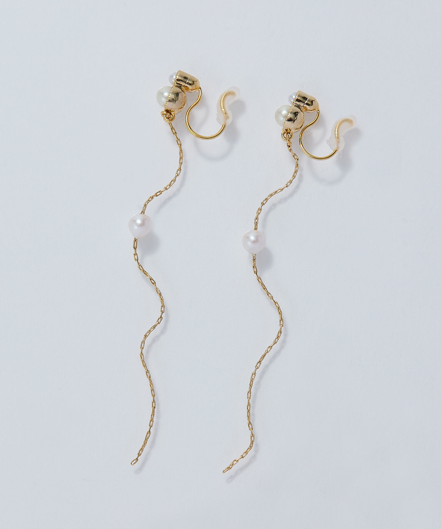 Phoebe「【痛くないシリーズ】ルミナスパールロングライトフィットイヤリング　ゴールド」|イヤリング|