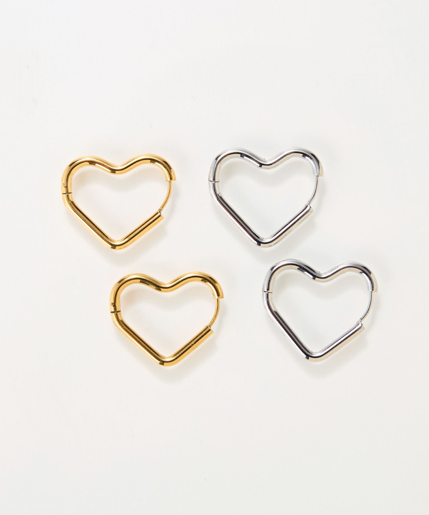 Phoebe「【金属アレルギー対応】グロウハートフープワンタッチピアス　ゴールド/ステンレス」|ピアス|