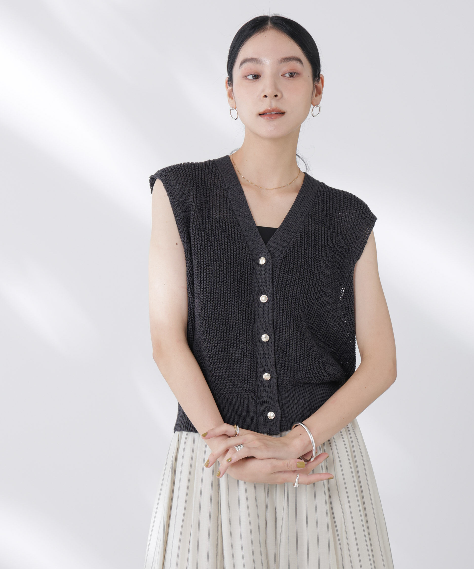 nano･universe「ペーパーヤーン畦ニットベスト」|ニット・セーター|チャコール3