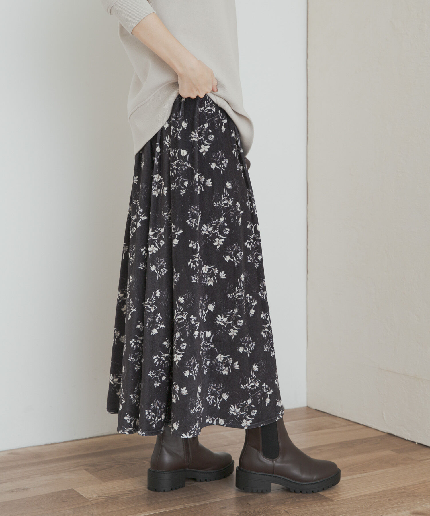 URBAN RESEARCH DOORS「ベロアフラワープリントスカート」|スカート|
