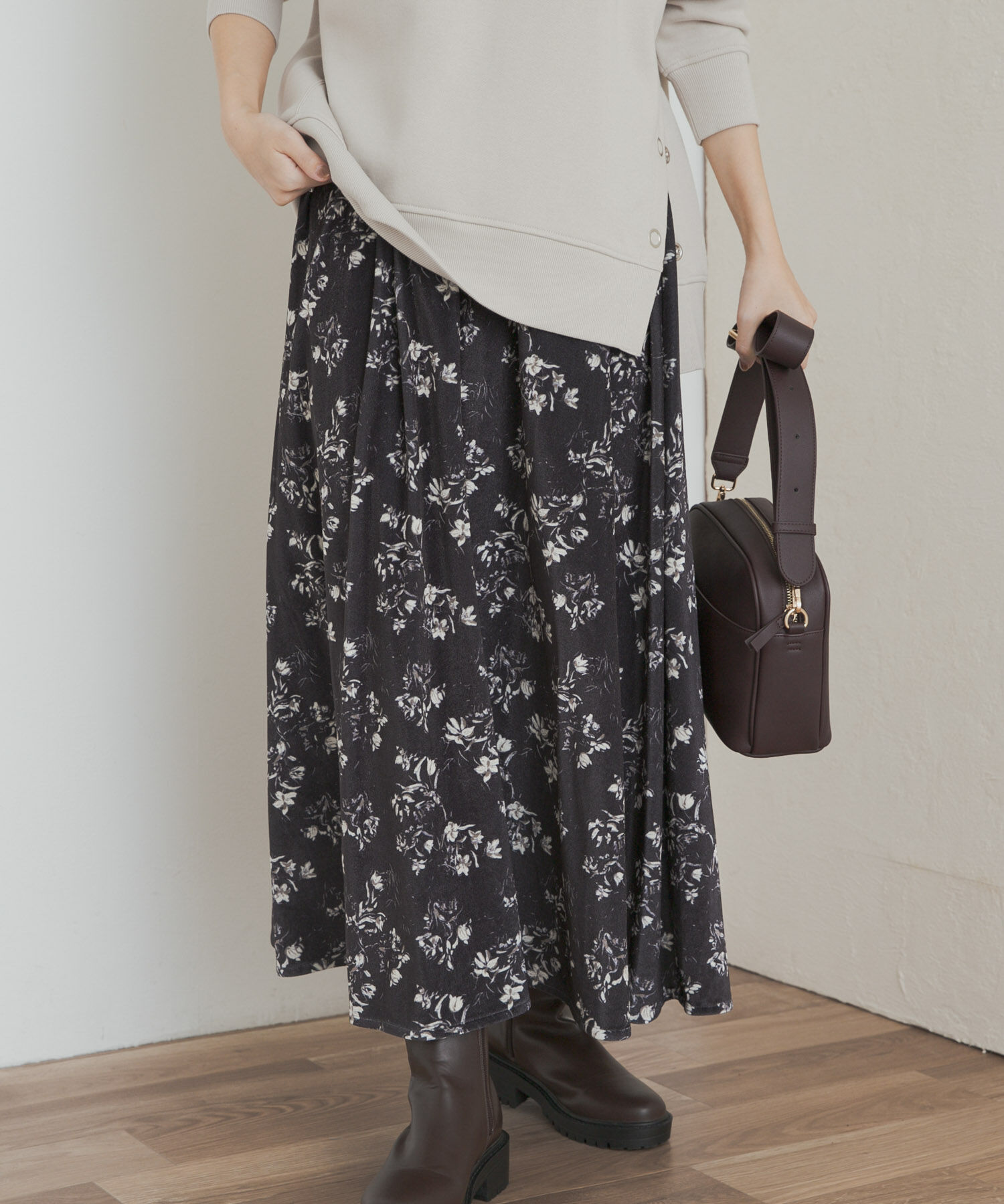 URBAN RESEARCH DOORS「ベロアフラワープリントスカート」|スカート|