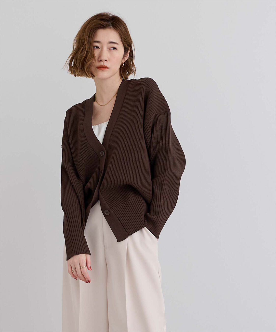 ur's「Vネックボリュームスリーブニットカーディガン」|ニット・セーター|