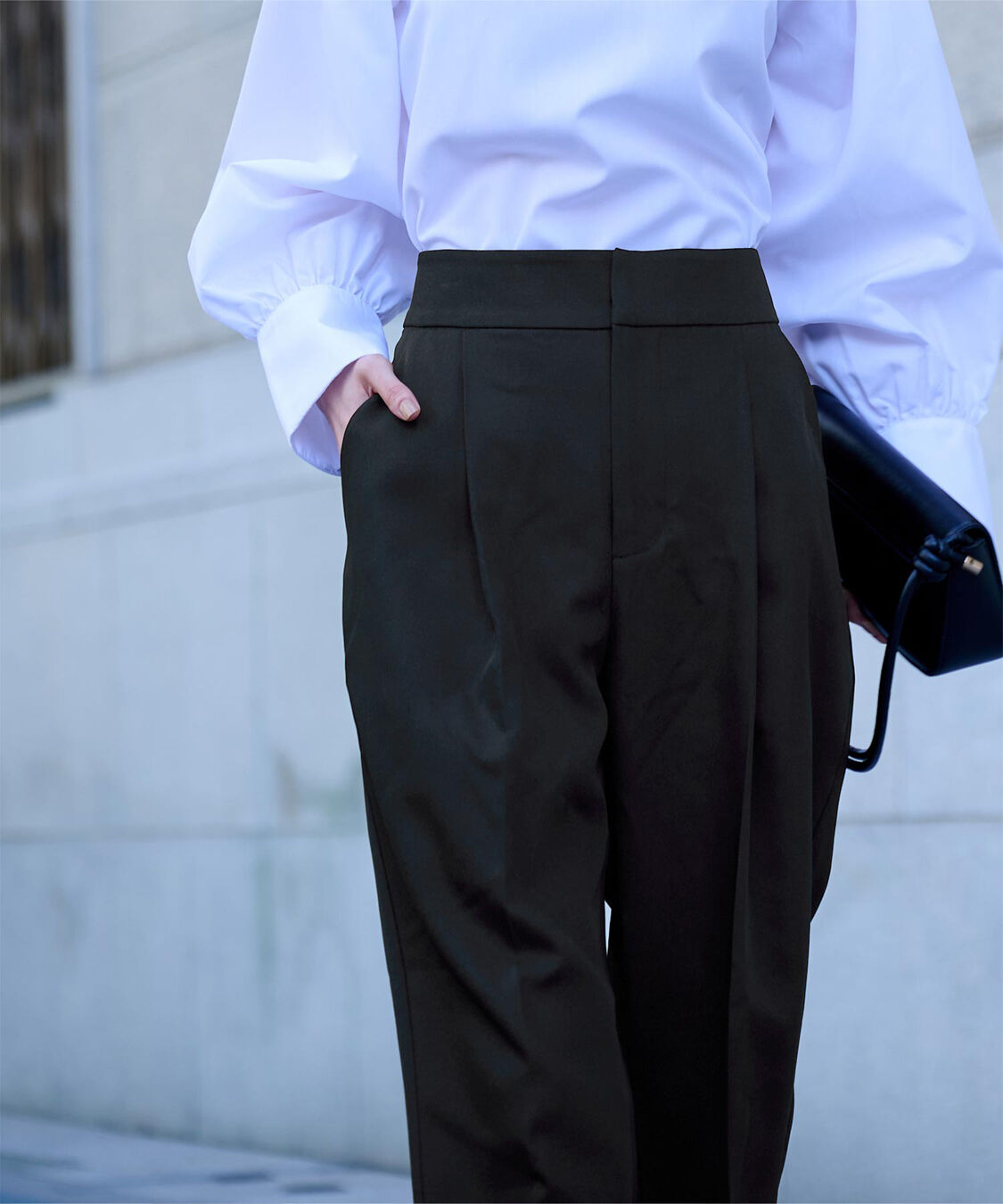 ur's「1タックセンタープレスコクーンパンツ」|スラックス|