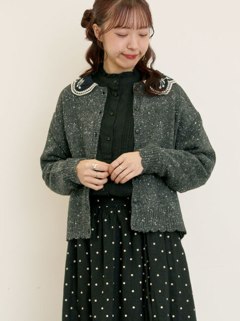 Samansa Mos2「【マカベアリス&times;Samansa Mos2】刺繍カーディガン」|カーディガン|チャコールグレー