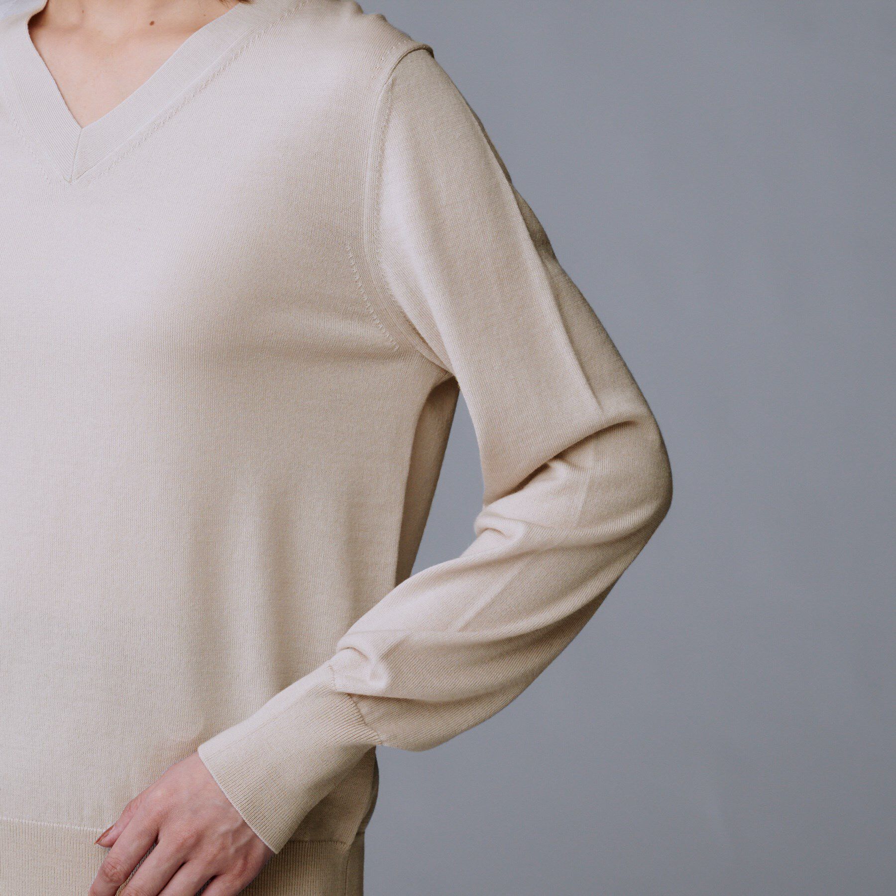 UNTITLED「【洗える/ウール100%】Vネックウールニット」|ニット・セーター|
