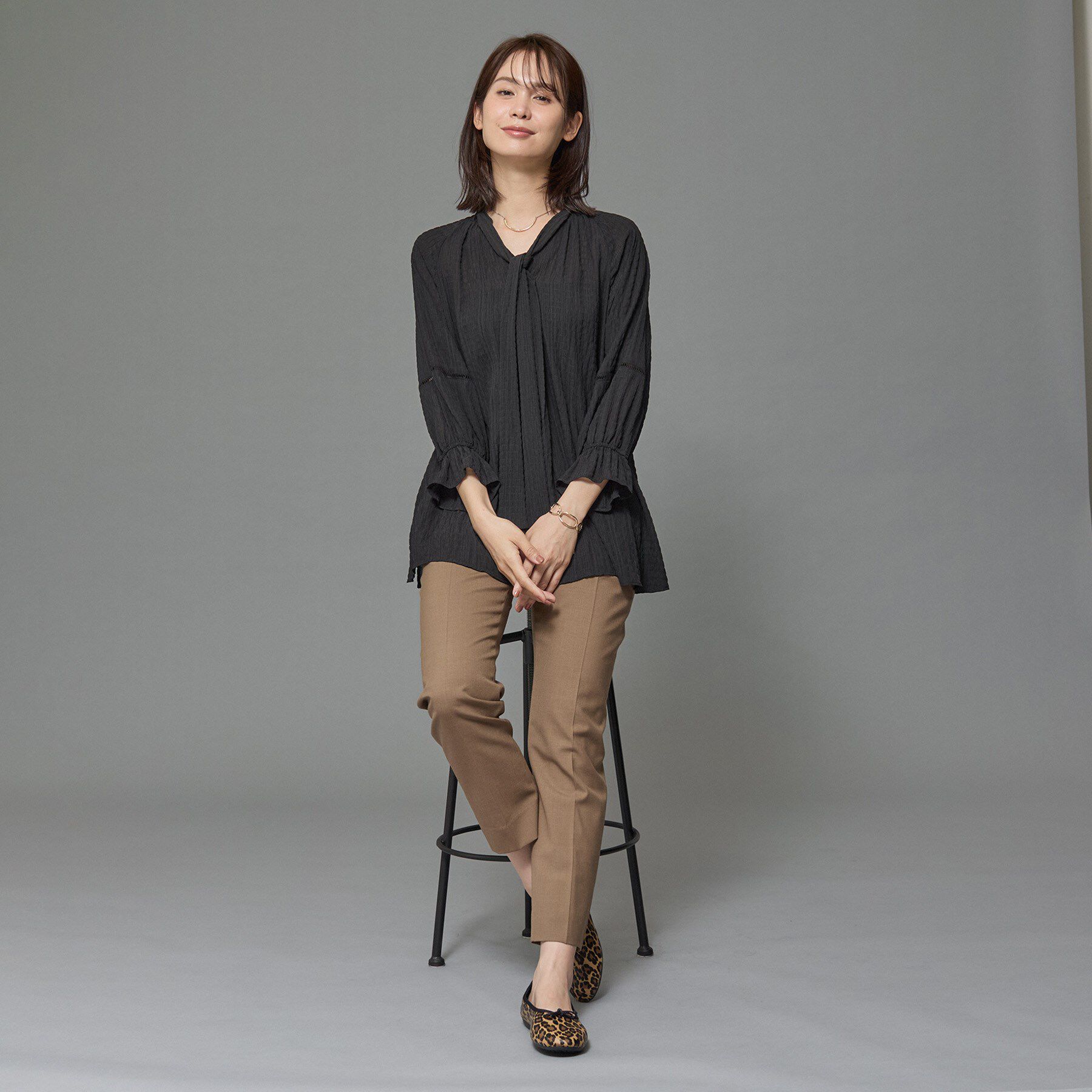 INDIVI「【洗える／シャーリング素材】ボリューム袖エアリーブラウス」|シャツ・ブラウス|