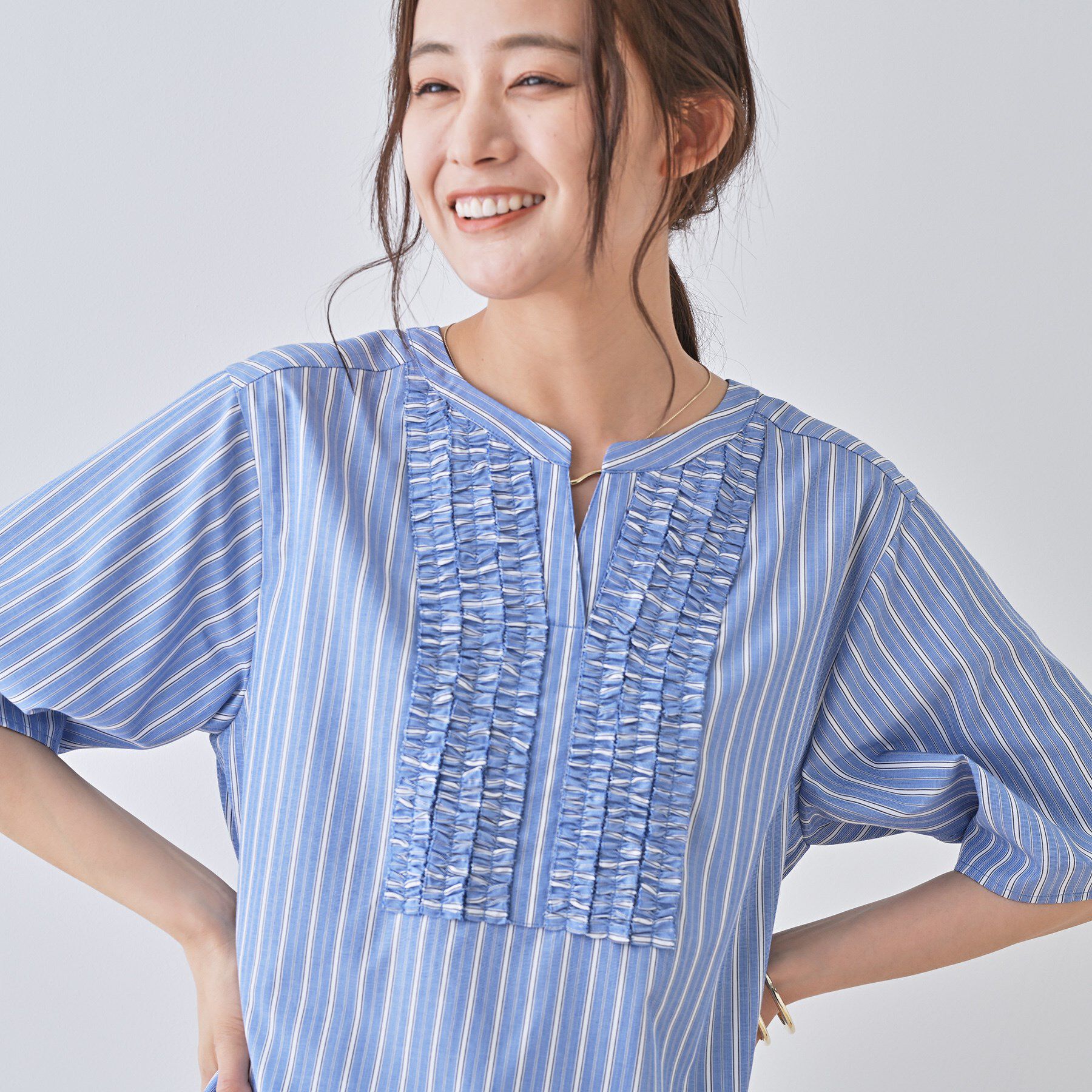 INDIVI「【洗える】胸元タックフリルブラウス」|シャツ・ブラウス|ブルー(391)