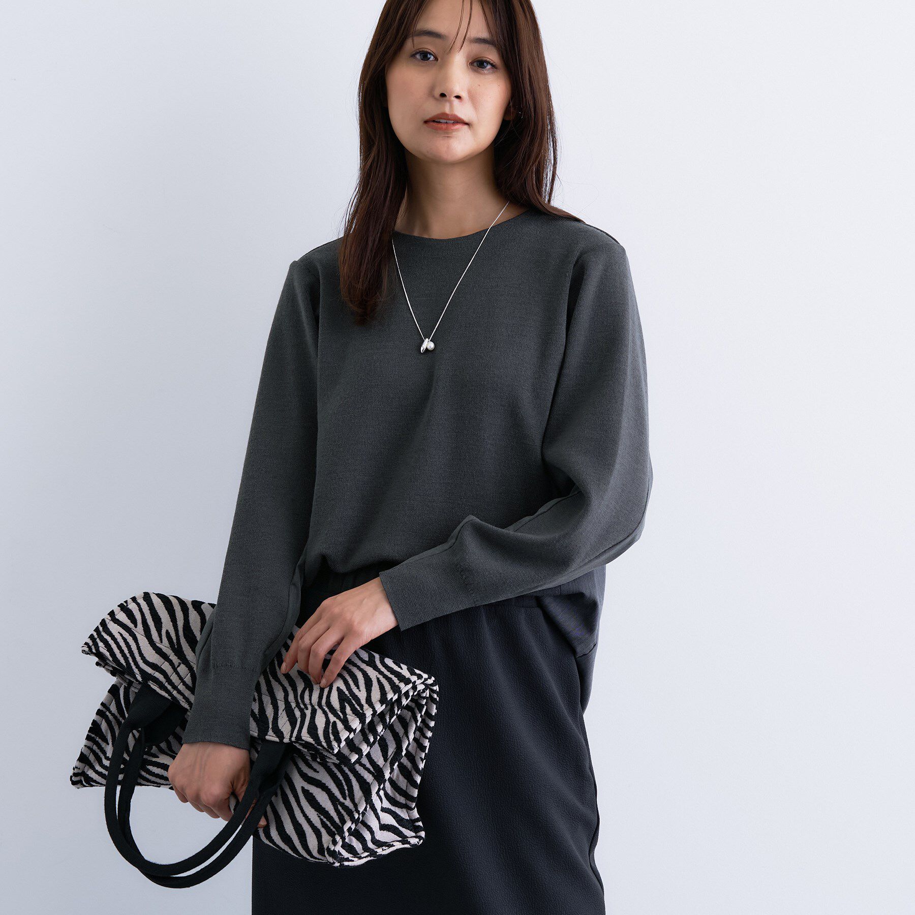 INDIVI「【洗える／選べる8色】トーンアップニット」|ニット・セーター|チャコールグレー(0