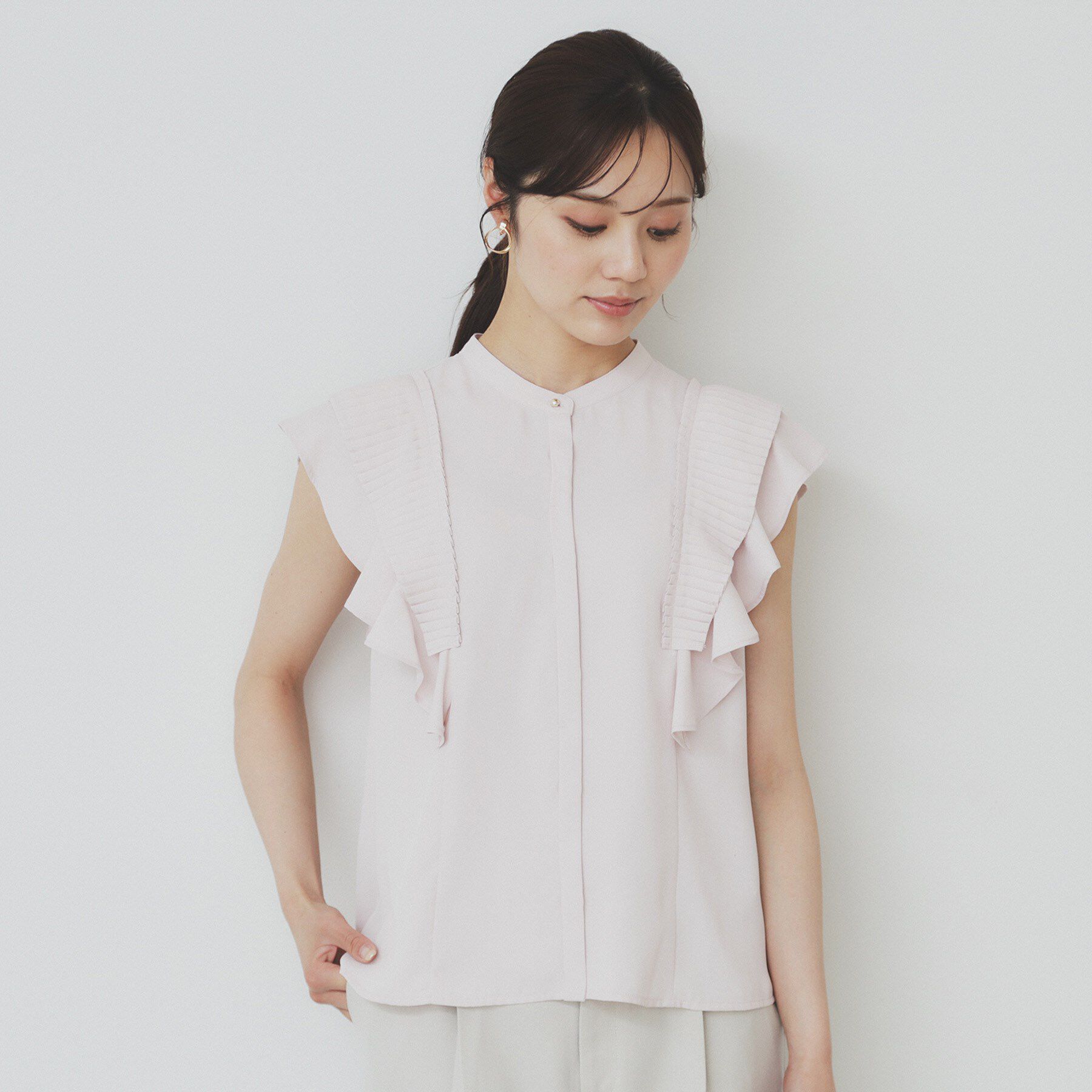 index「プリーツフリルバンドカラーブラウス【洗濯機洗い可/イージーアイロン】」|シャツ・ブラウス|
