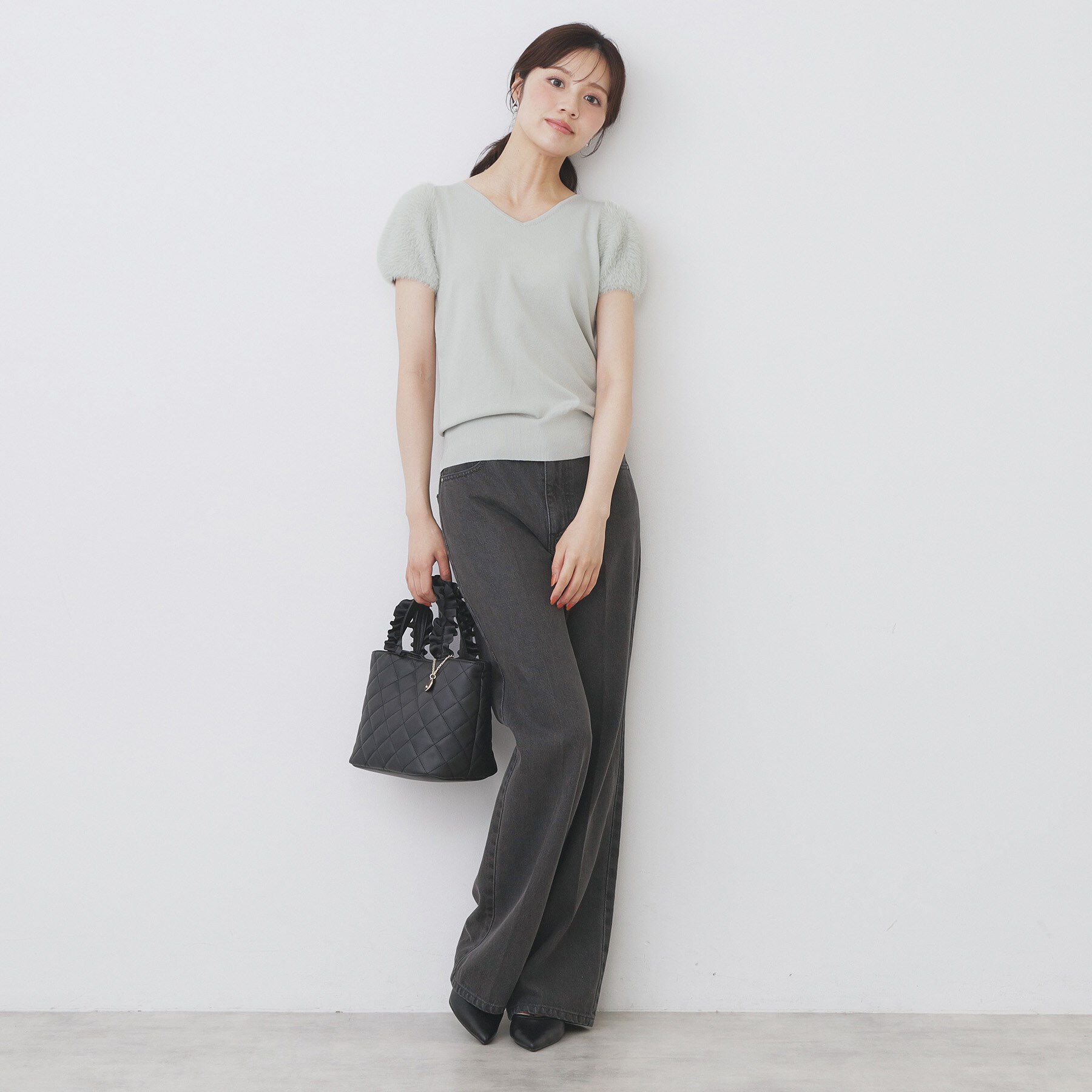 index「《6色展開》フェザーパフスリーブVネックニット【洗濯機洗い可】」|ニット・セーター|