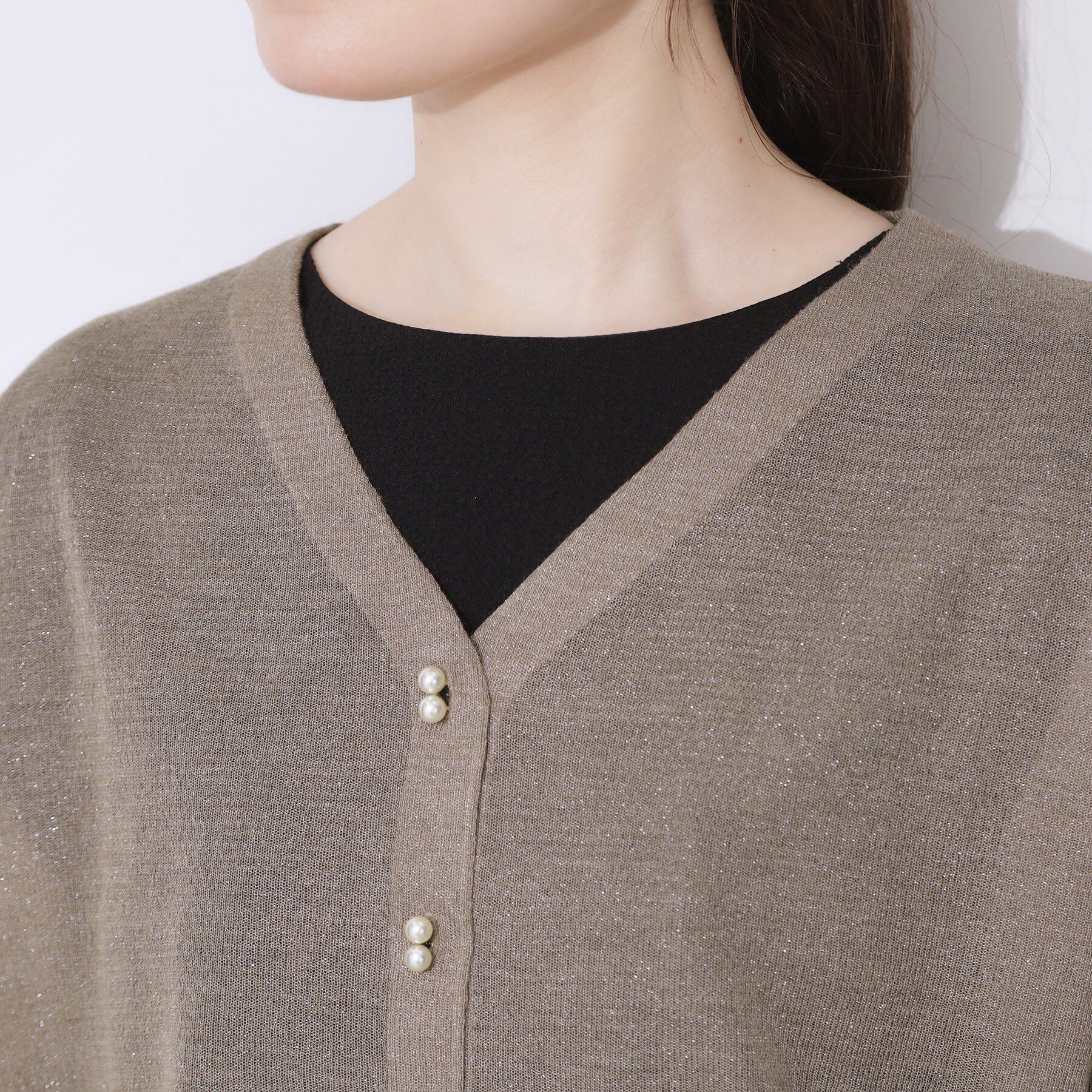 Couture broach「【上品な透け感・通勤】ダブルパール調釦シアーカーディガン」|カーディガン|