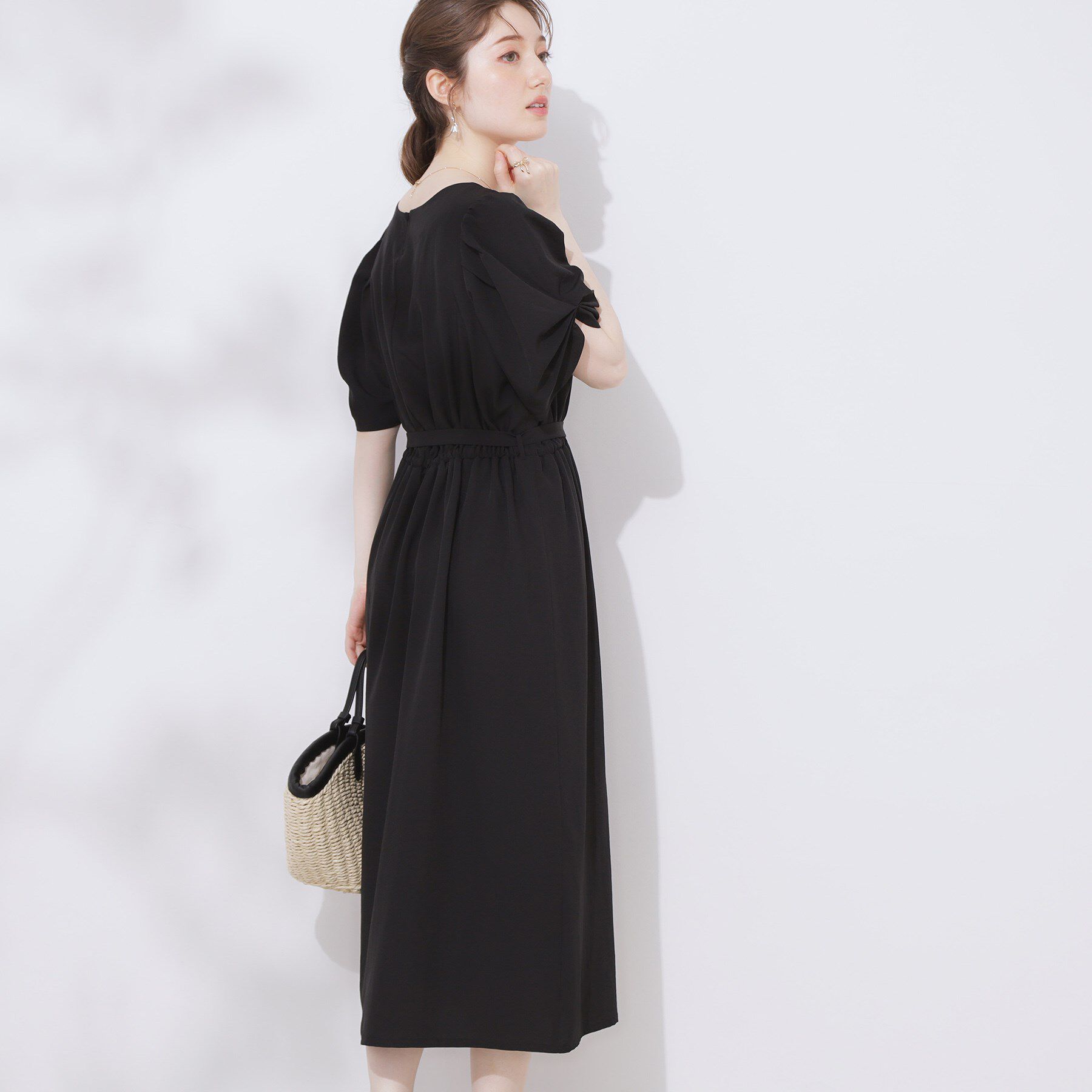 Couture broach「【マシンウォッシャブル・二の腕カバー】ウエストベルトVネックワンピース」|ワンピース|