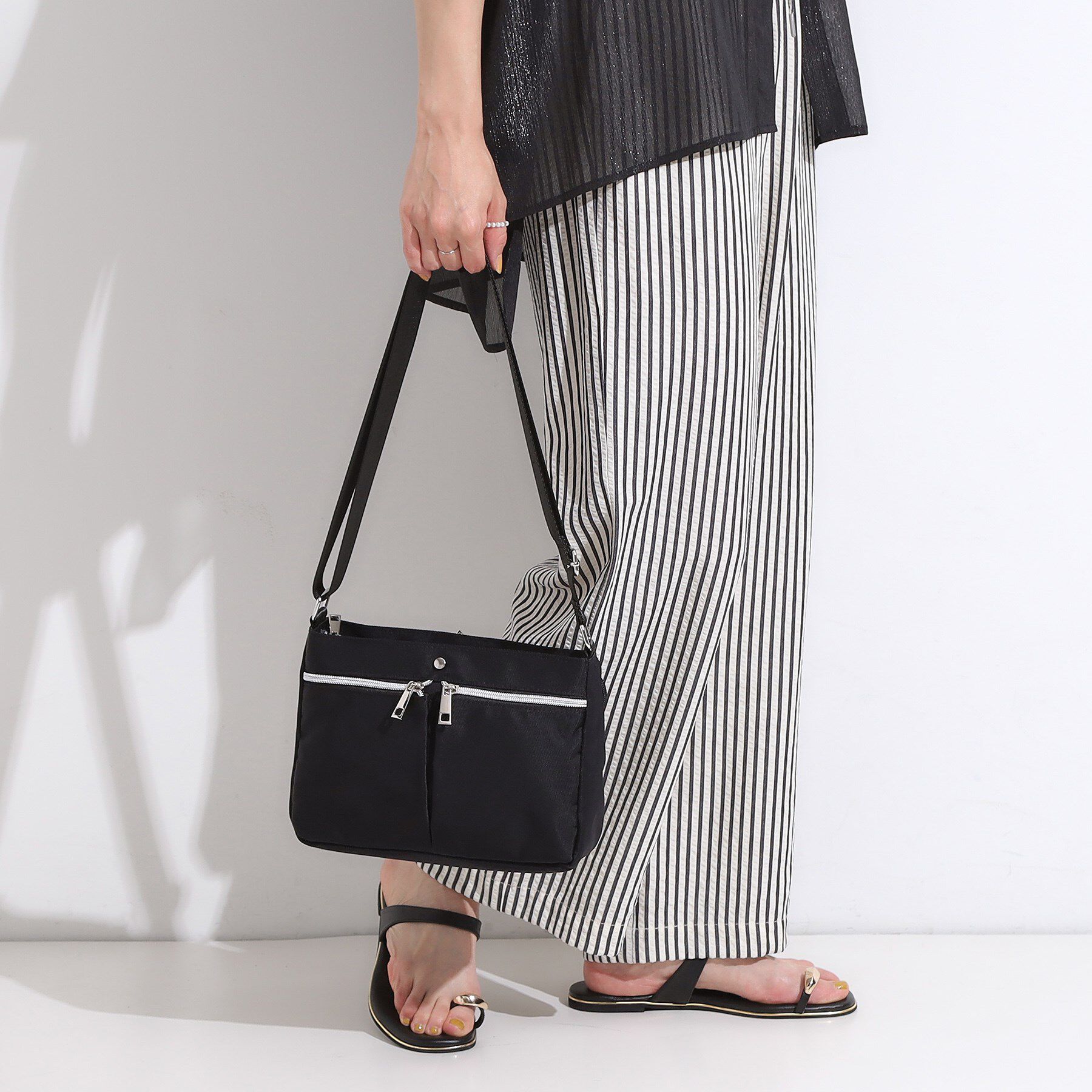 SHOO･LA･RUE「【撥水】フロントポケットショルダーバッグ」|ショルダー・メッセンジャー|ブラック(019)