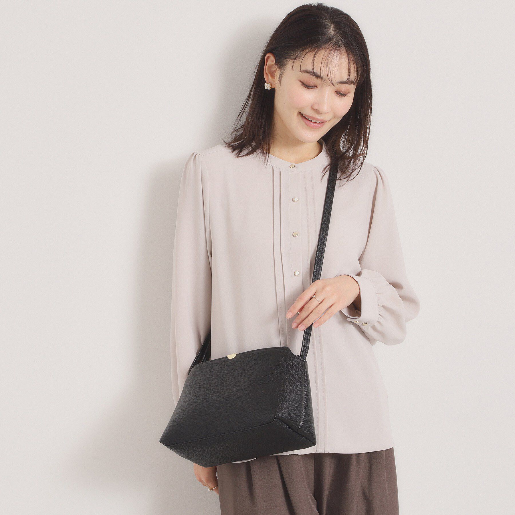 ITS&rsquo;DEMO「＜楽もち＞軽量PU横型ミニショルダー」|ショルダー・メッセンジャー|