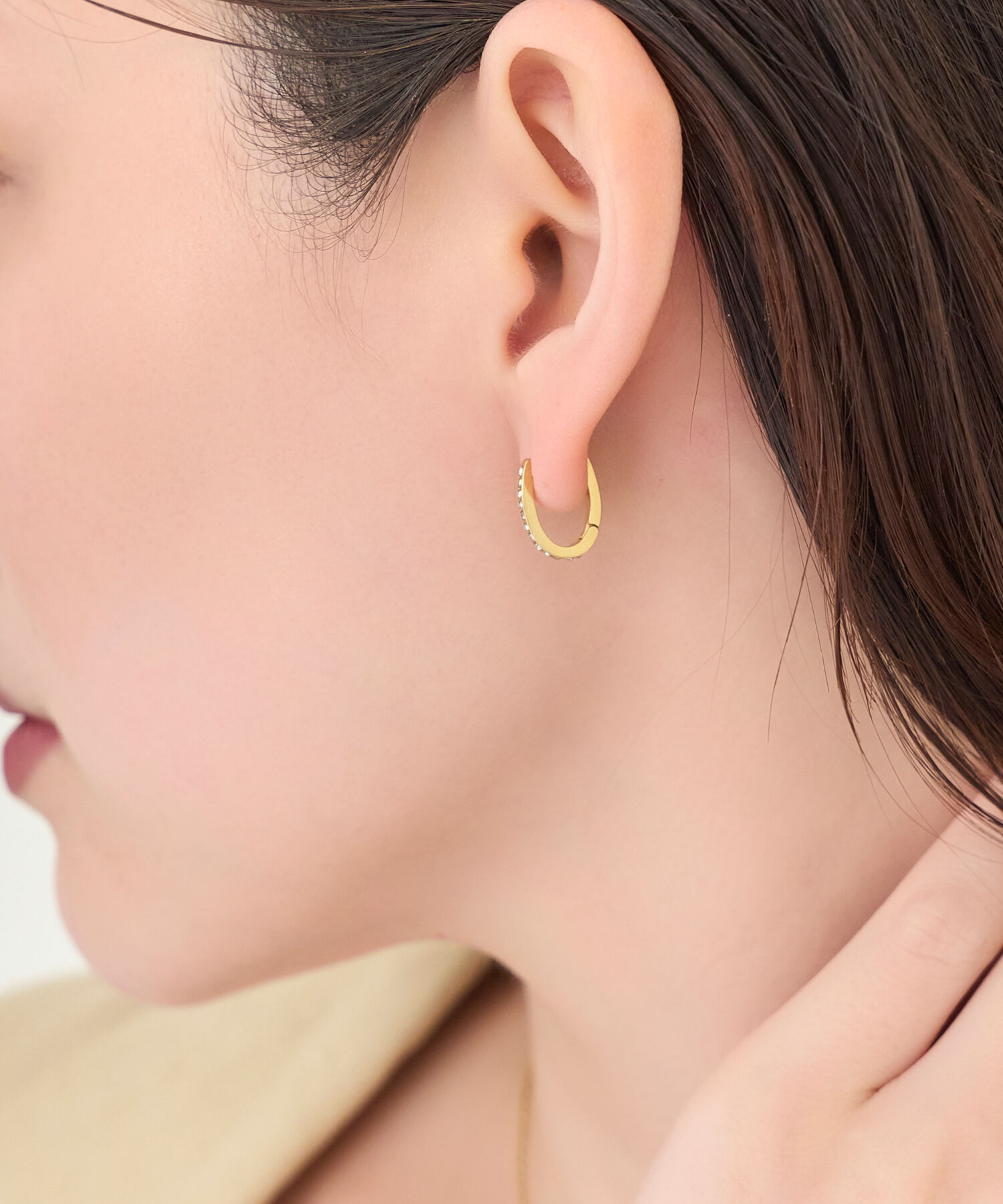 Phoebe「【金属アレルギー対応】ワンタッチライナーオーバルビジューフープピアス　ゴールド」|ピアス|