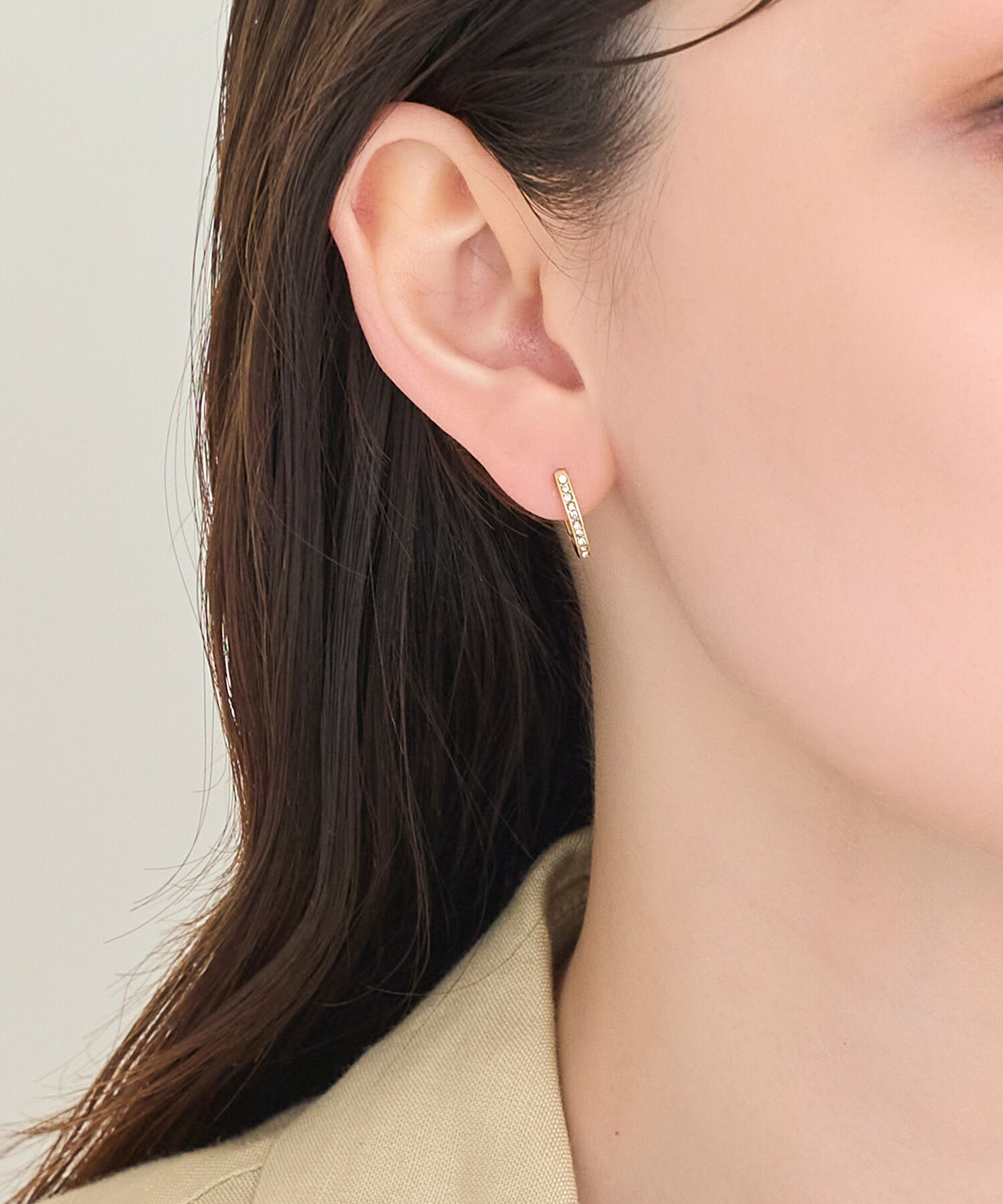 Phoebe「【金属アレルギー対応】ワンタッチライナーオーバルビジューフープピアス　ゴールド」|ピアス|