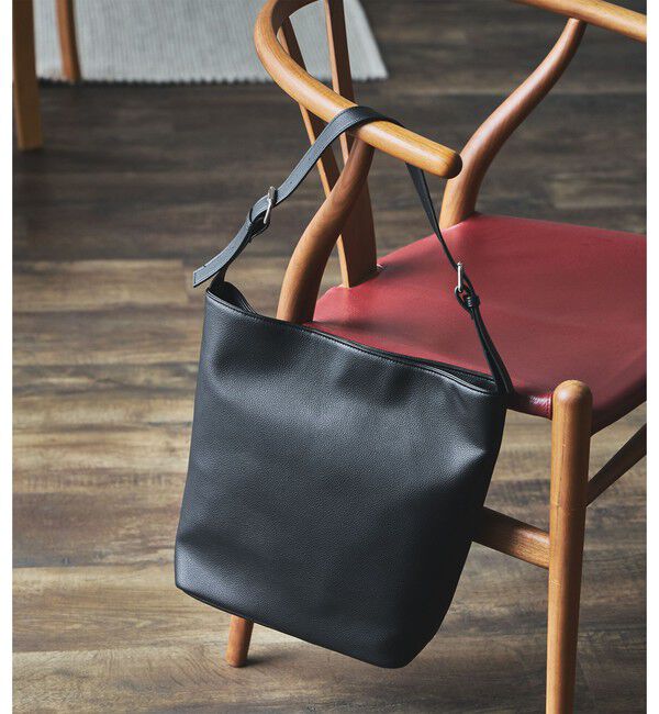 UNITED ARROWS green label relaxing「【WEB限定】GLR レザーライク ファンクショナル ショルダーバッグ」|ショルダー・メッセンジャー|BLACK