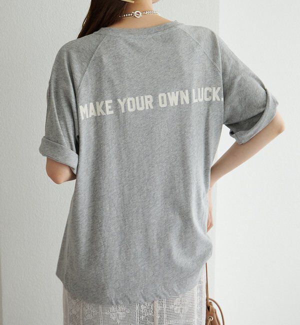  「ロゴ刺繍&times;フロッキープリント麻混Tシャツ」|Tシャツ・カットソー|