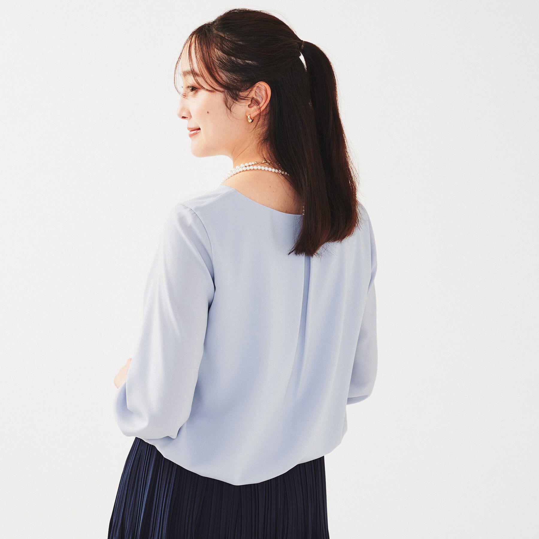 UNTITLED「【透けにくい/通勤】パウダリー タックブラウス」|シャツ・ブラウス|