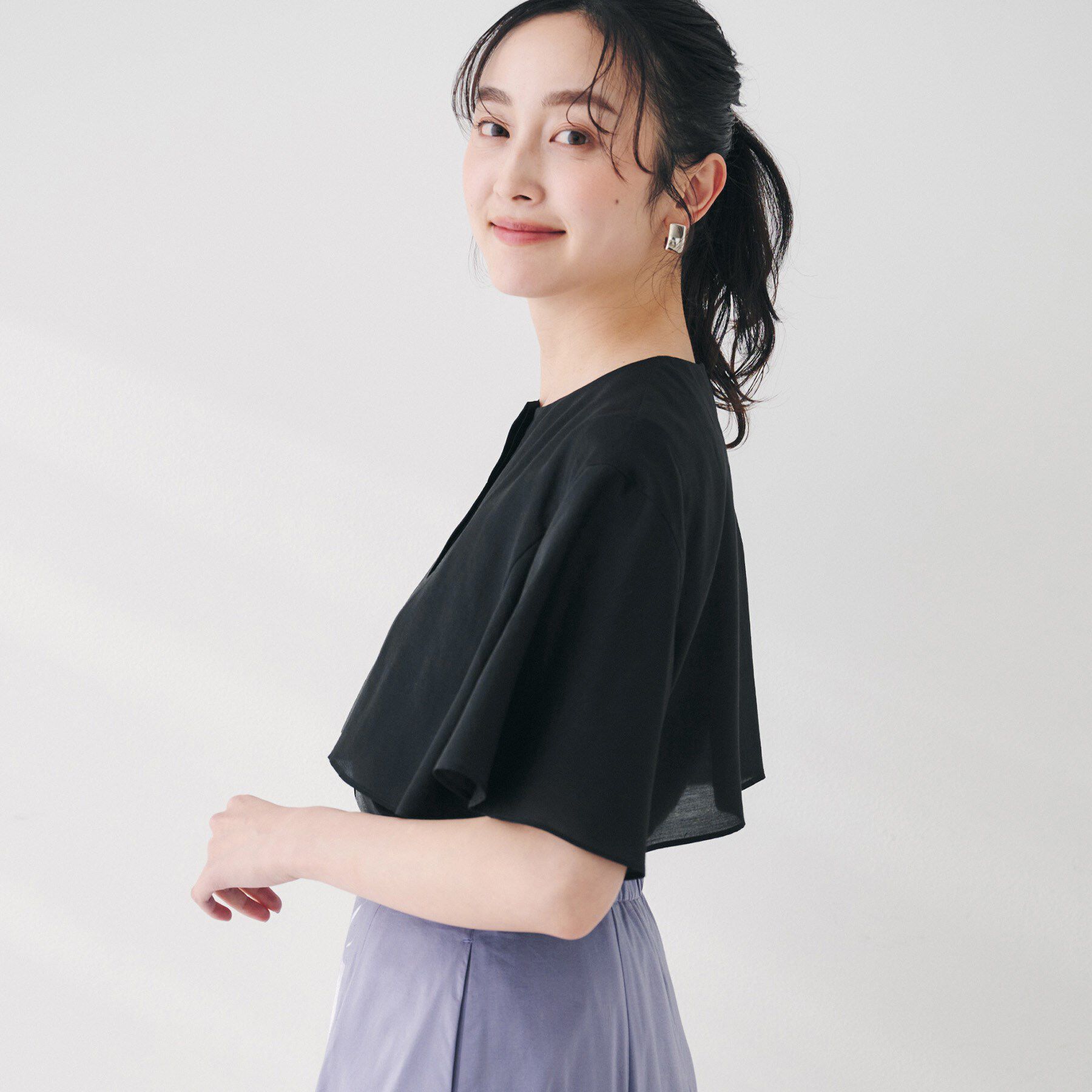 UNTITLED「【オンオフ/二の腕カバー】オーガンジーラッフルブラウス」|シャツ・ブラウス|