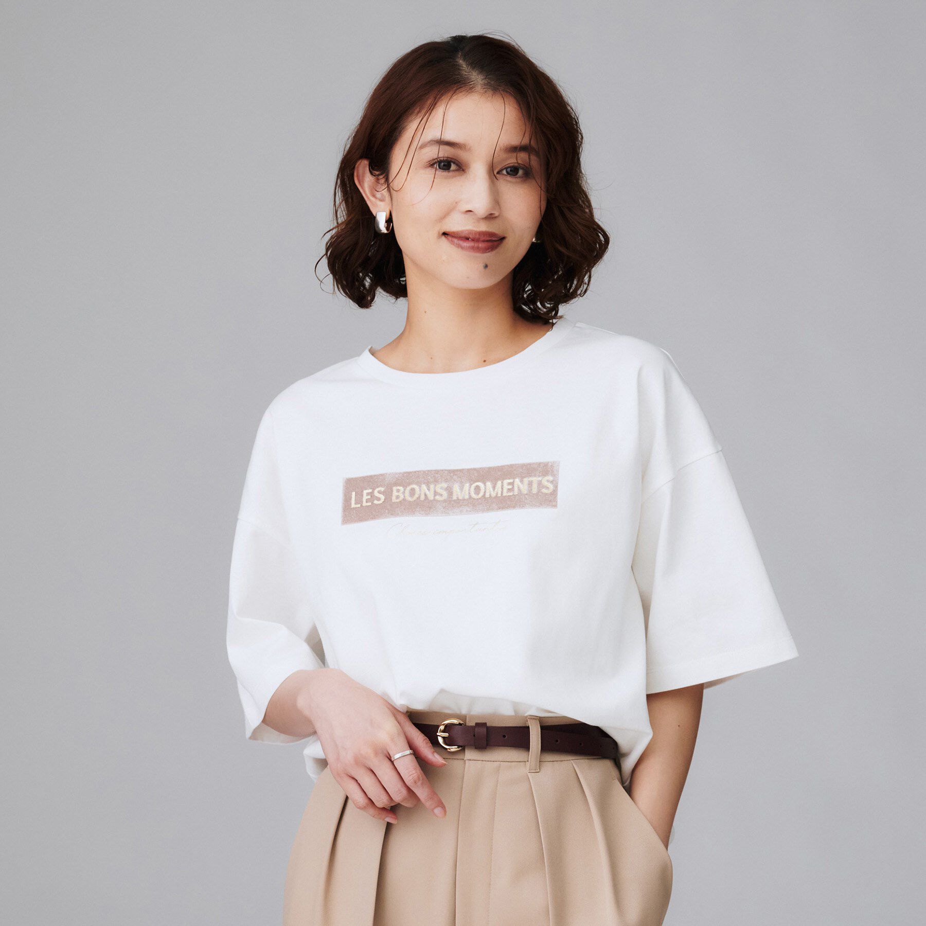 UNTITLED「【コットン100/ゆったり/ショート丈/洗える】ベロアロゴTシャツ」|Tシャツ・カットソー|