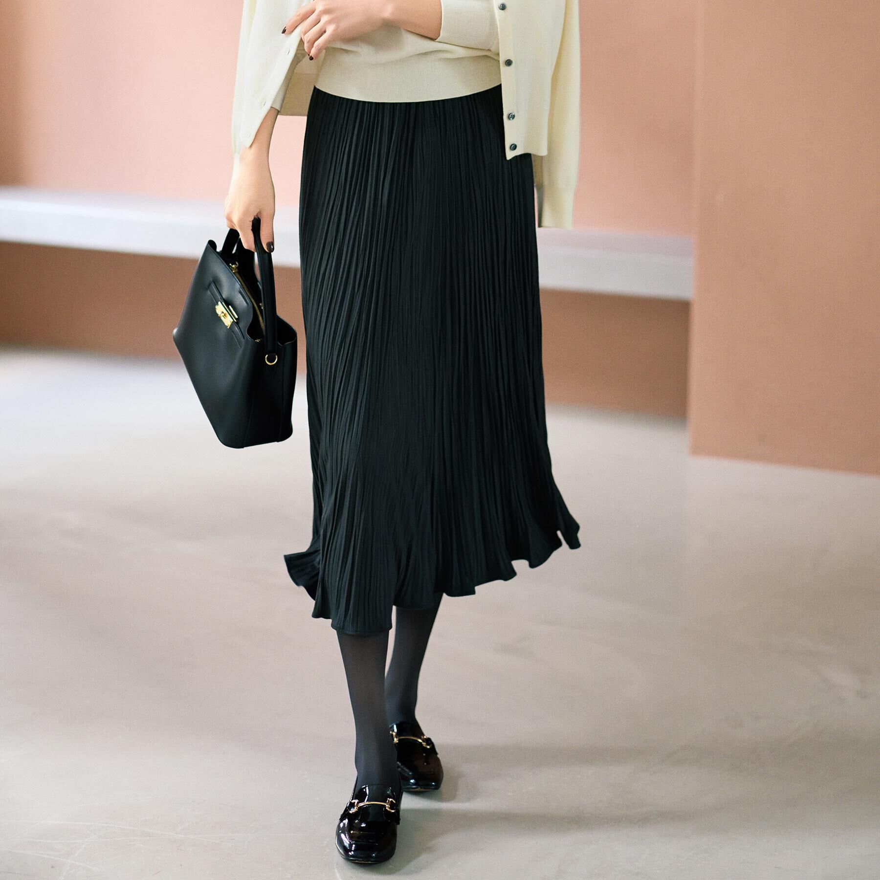 UNTITLED「【シワ知らず/ウエストゴム】スエード風プリーツスカート」|スカート|