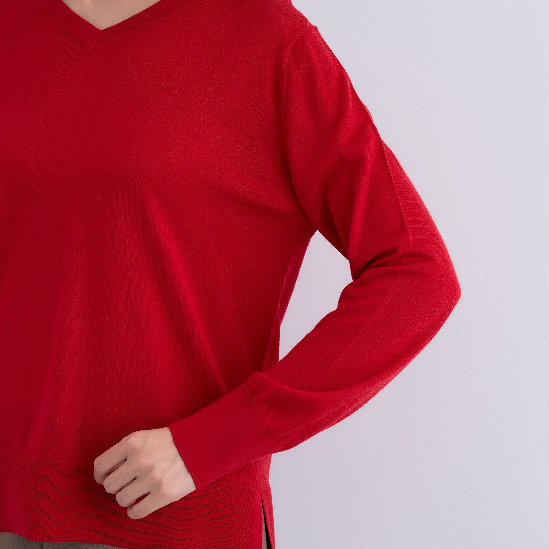 INDIVI「【洗える／毛玉になりにくい】エクストラファインウール Vネックニット」|ニット・セーター|