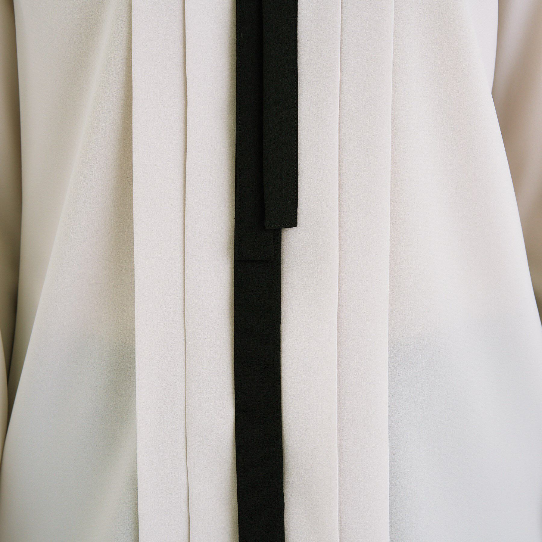 INDIVI「【きれいめ／オフィス／セレモニー】2WAYリボンタイブラウス」|シャツ・ブラウス|